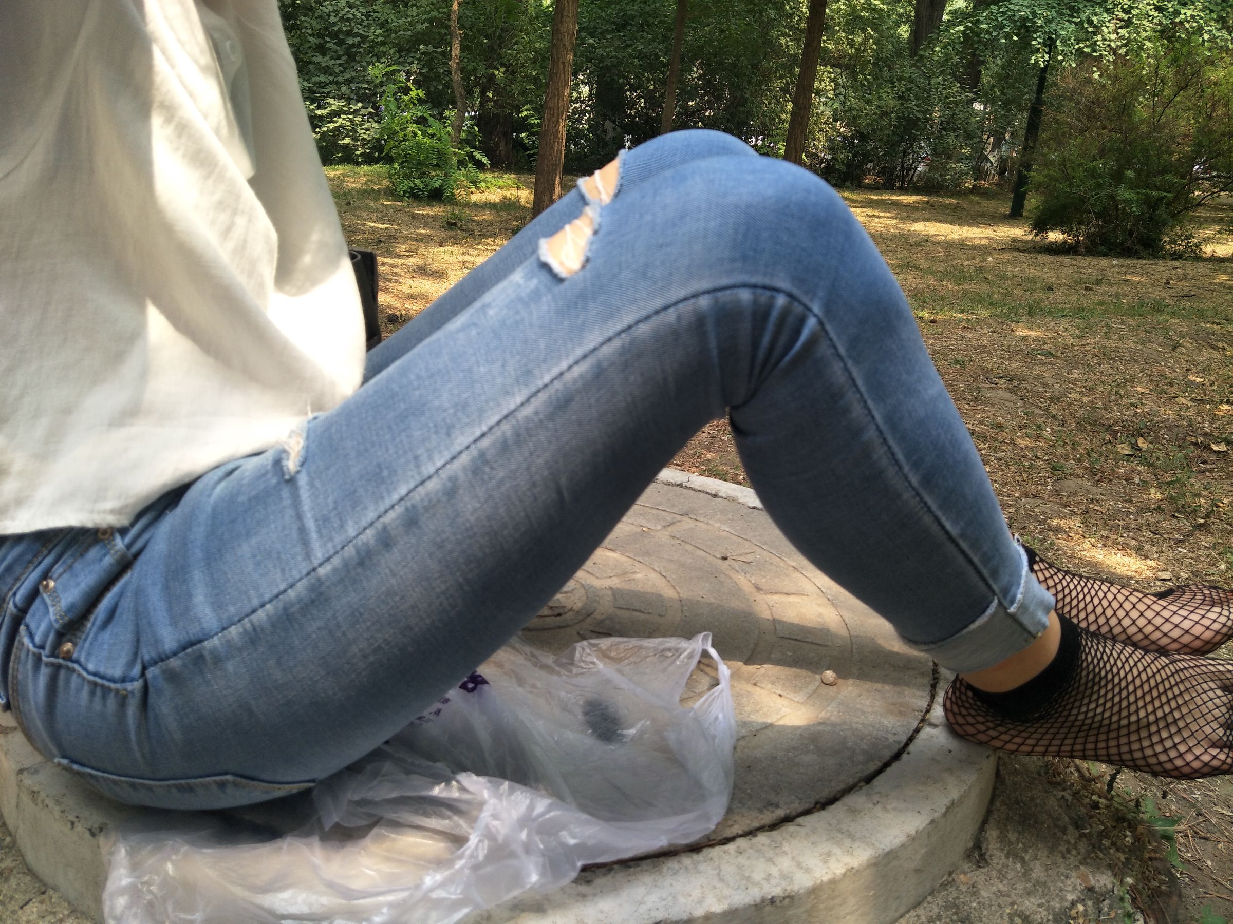 紧身堂妹约出换网袜/(234P)