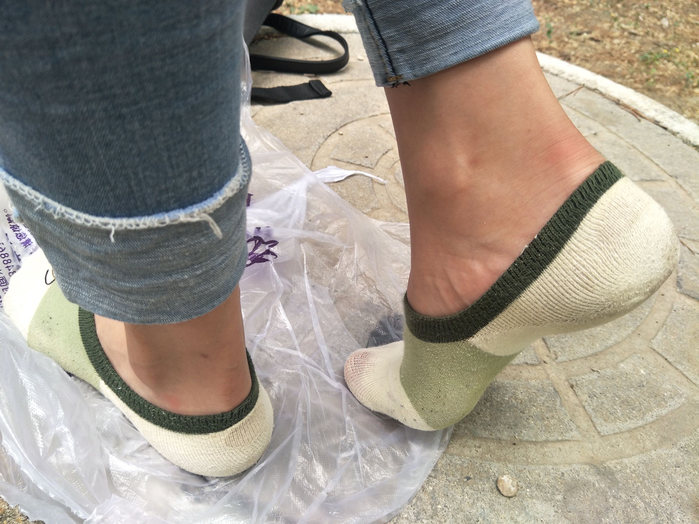 紧身堂妹约出换网袜/(234P)