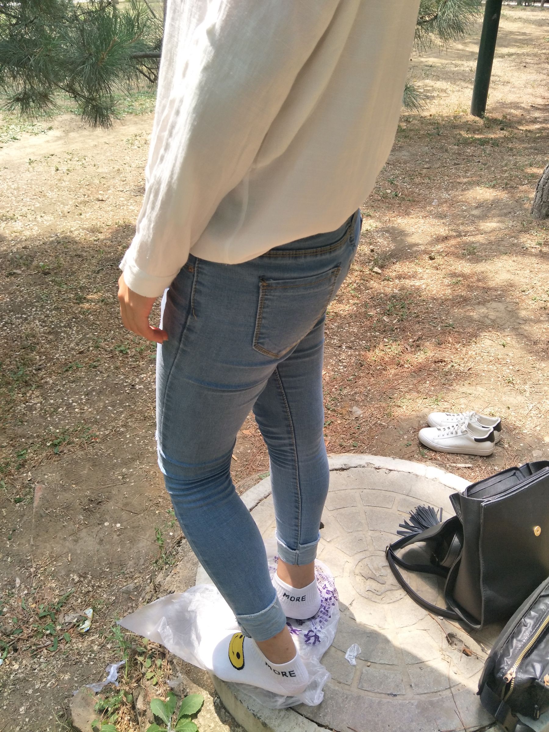 紧身堂妹约出换网袜/(234P)