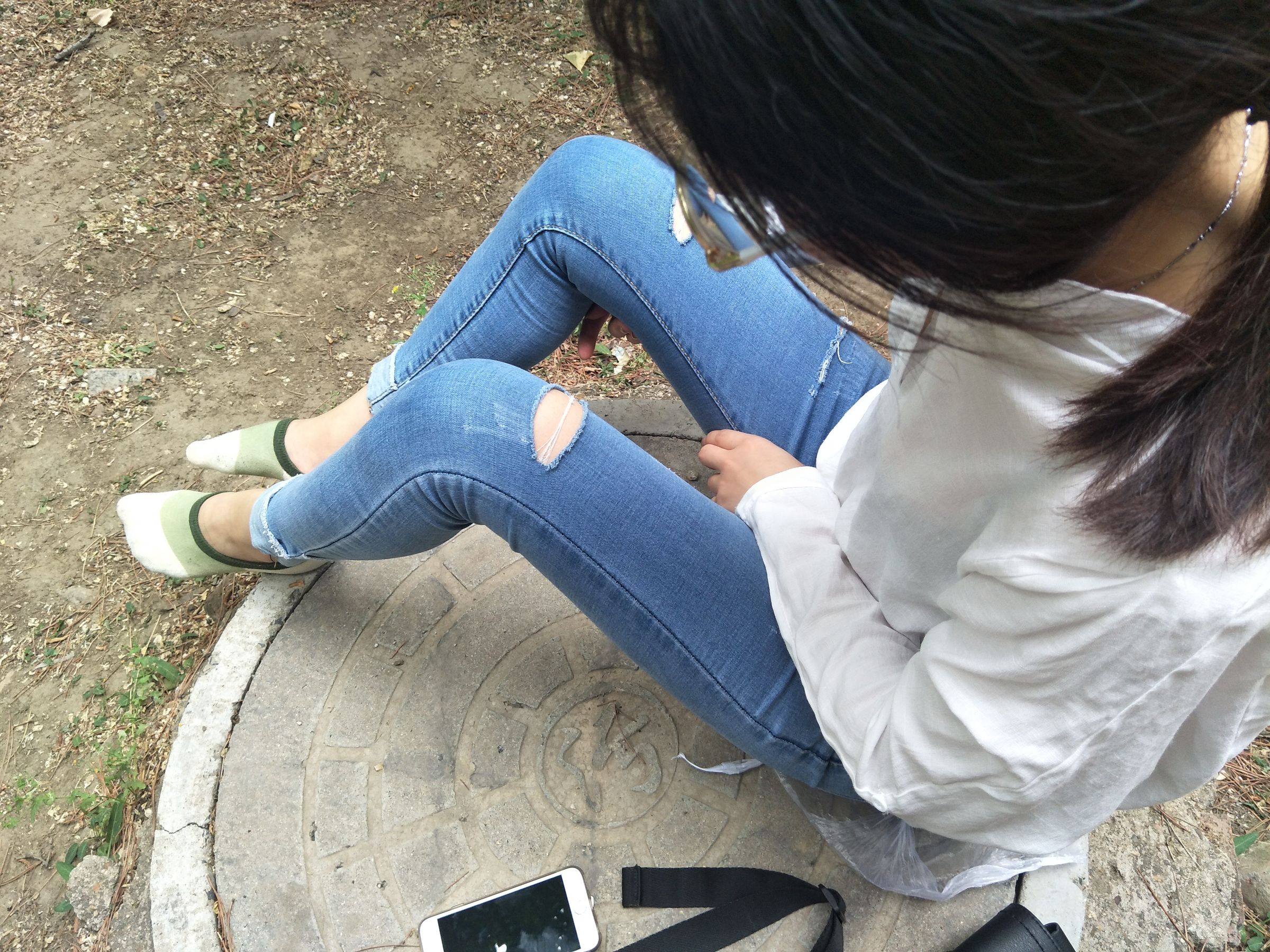 紧身堂妹约出换网袜/(234P)