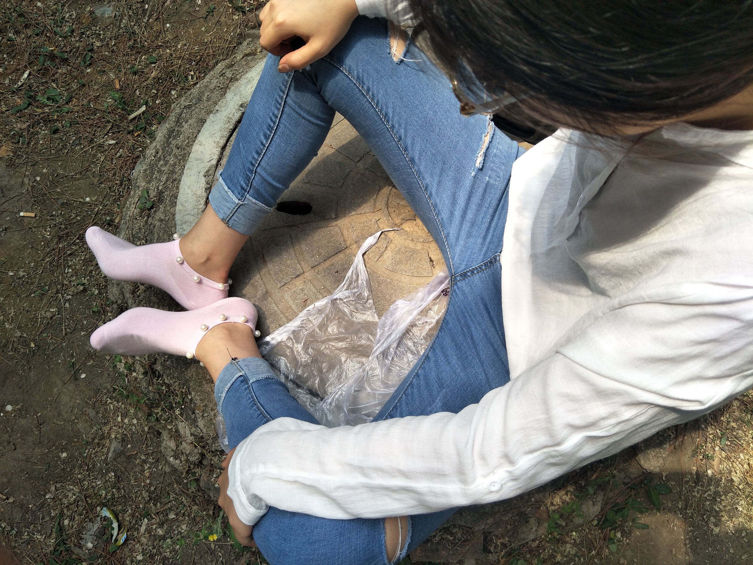 紧身堂妹约出换网袜/(234P)