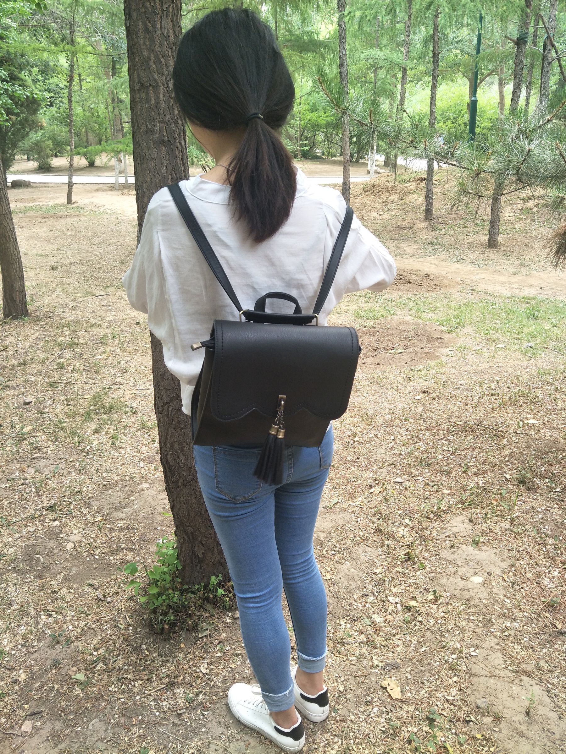 紧身堂妹约出换网袜/(234P)