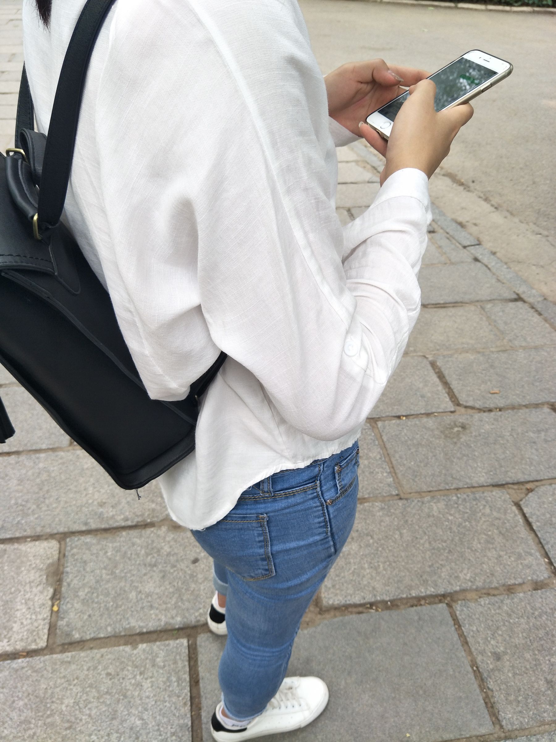 紧身堂妹约出换网袜/(234P)