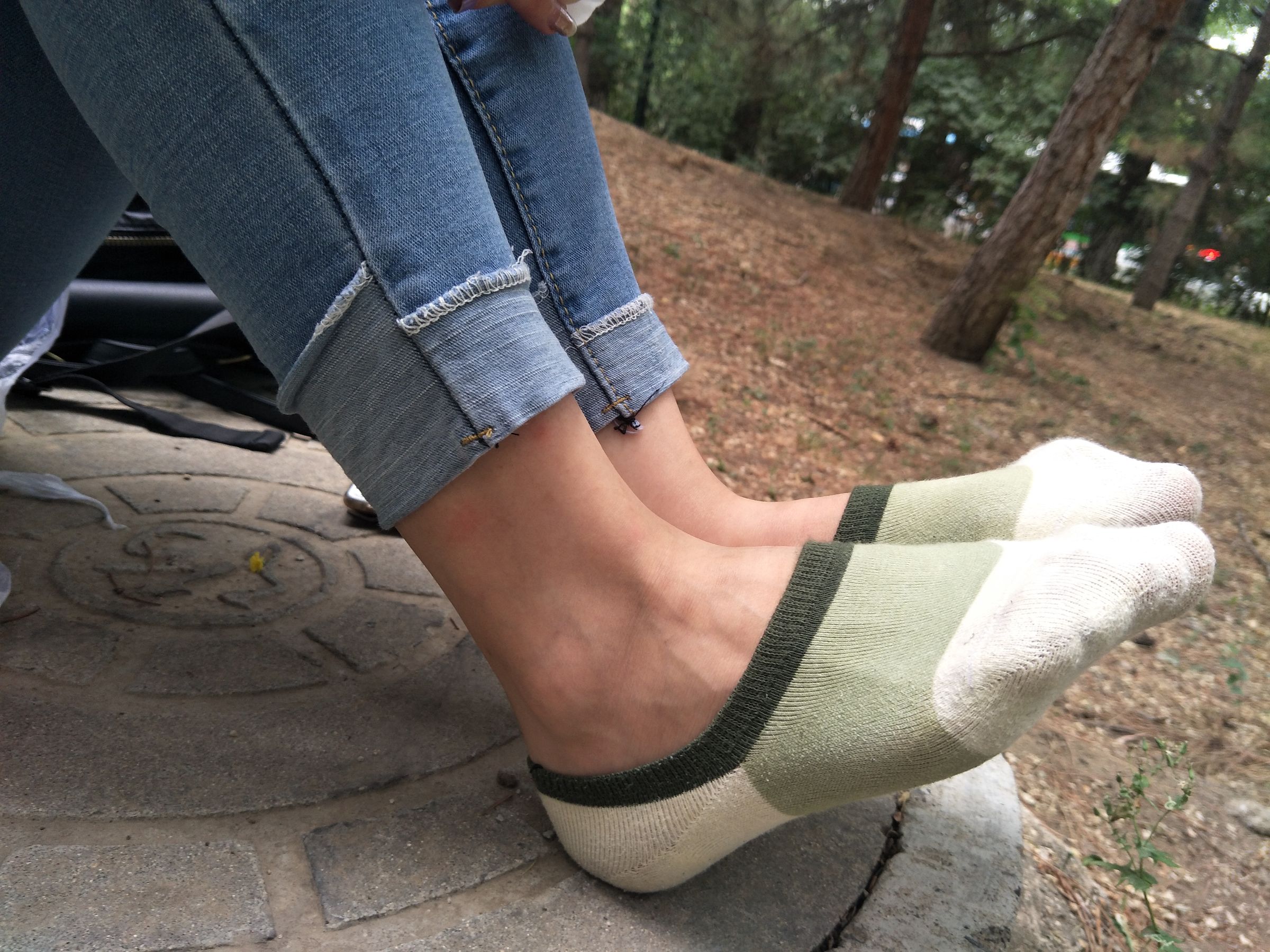 紧身堂妹约出换网袜/(234P)