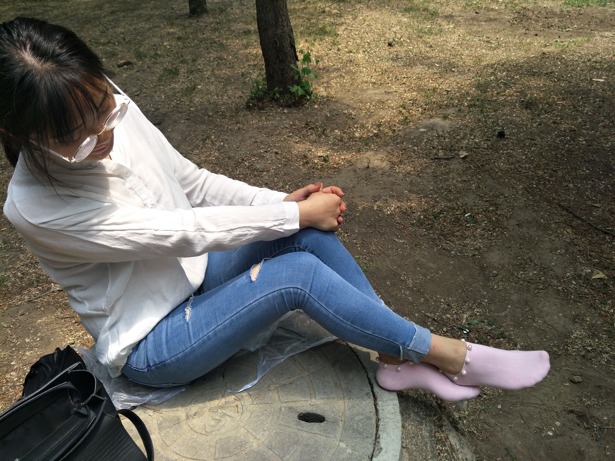 紧身堂妹约出换网袜/(234P)