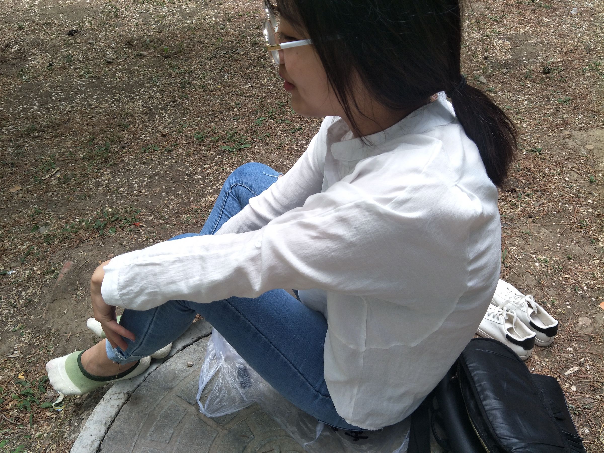 紧身堂妹约出换网袜/(234P)