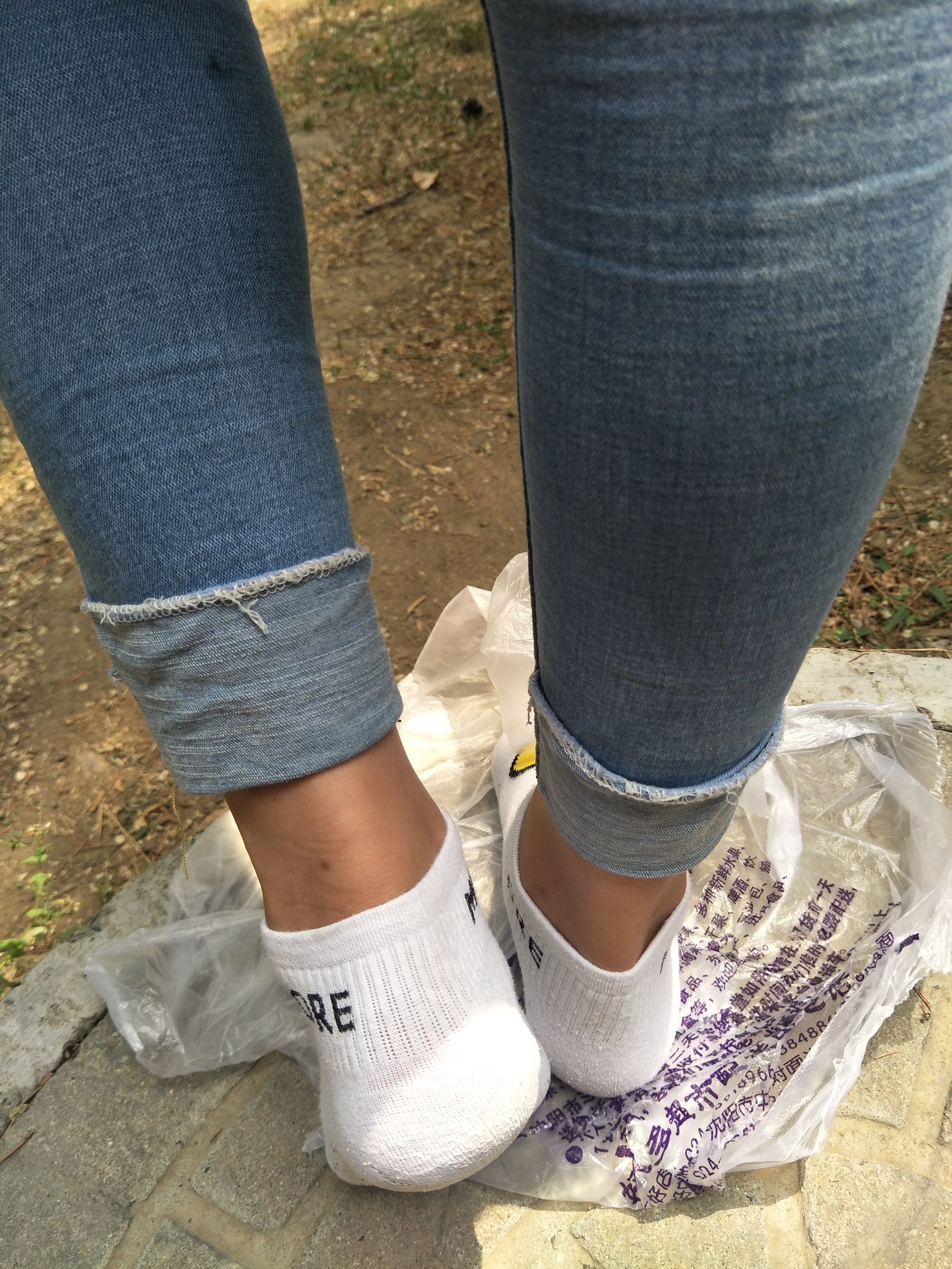 紧身堂妹约出换网袜/(234P)