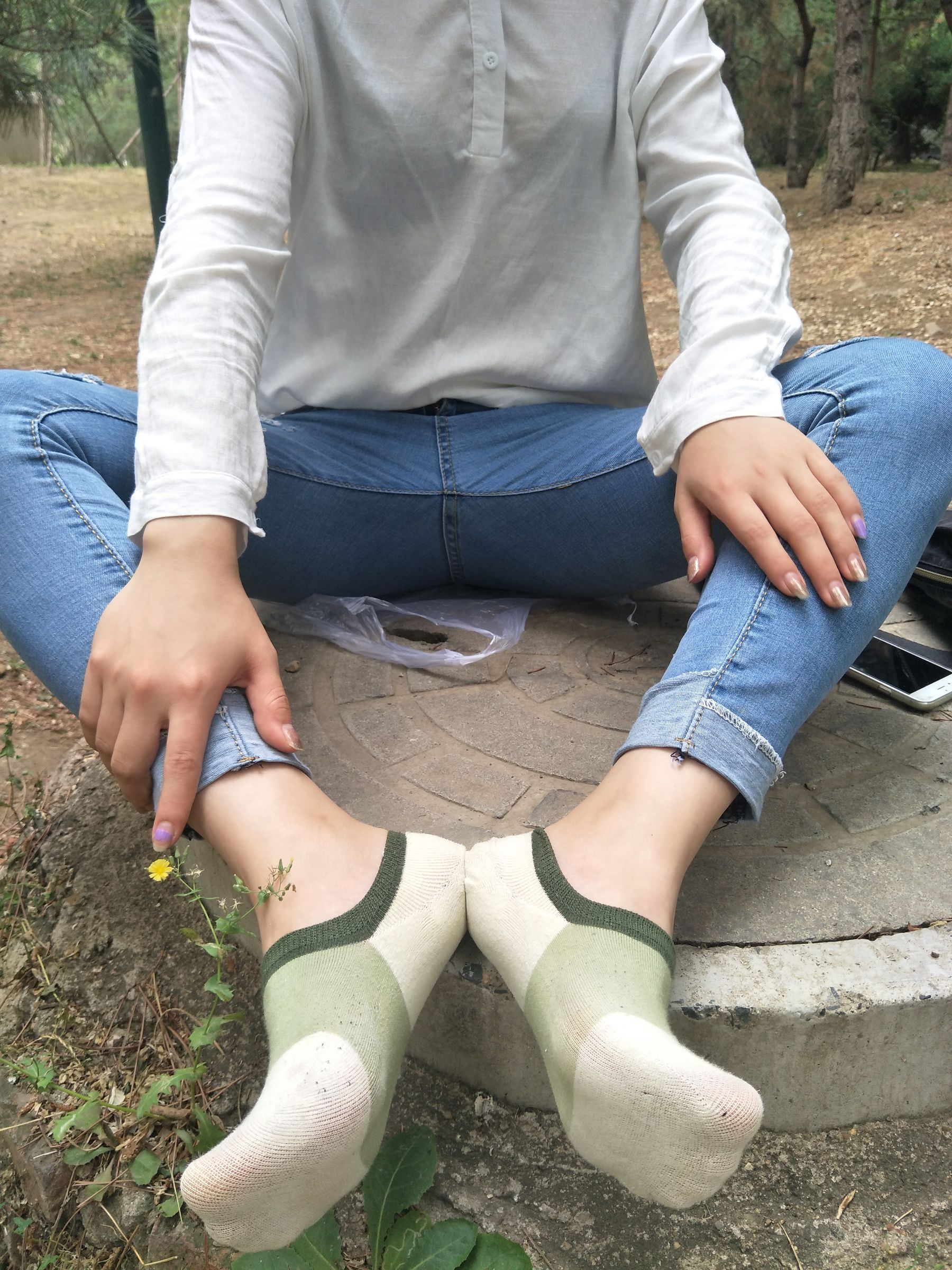 紧身堂妹约出换网袜/(234P)