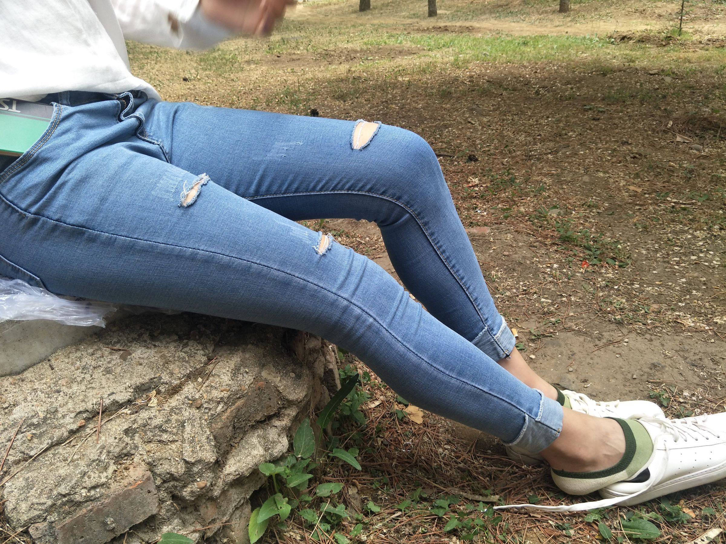 紧身堂妹约出换网袜/(234P)