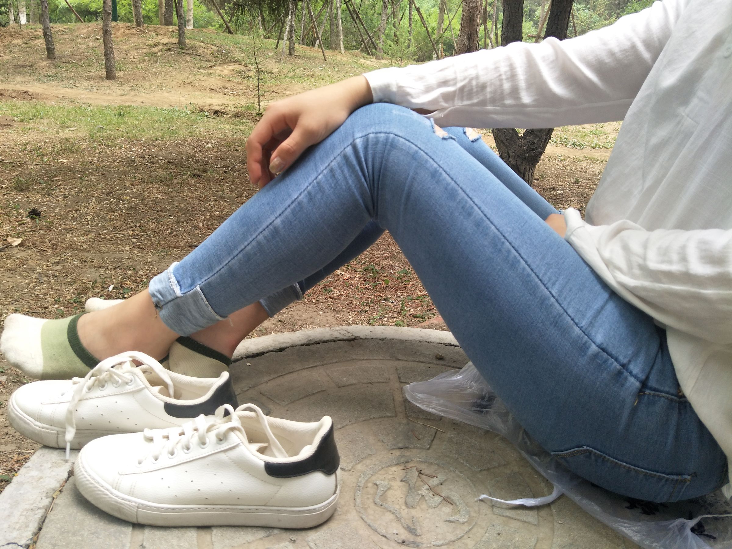 紧身堂妹约出换网袜/(234P)