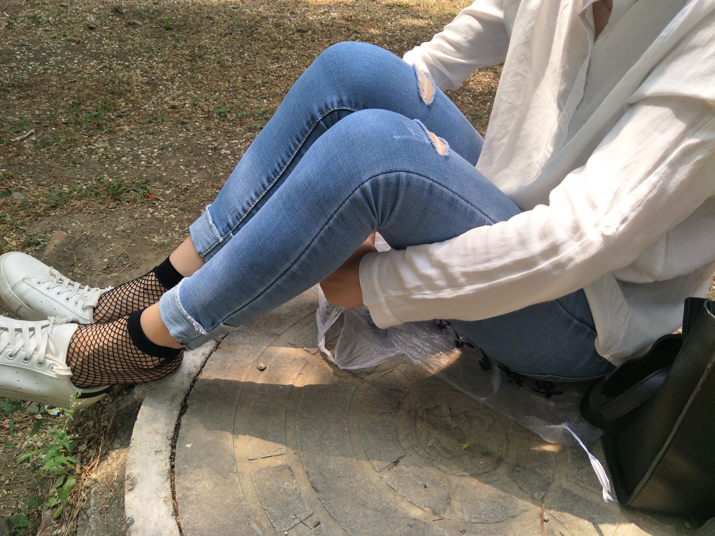 紧身堂妹约出换网袜/(234P)