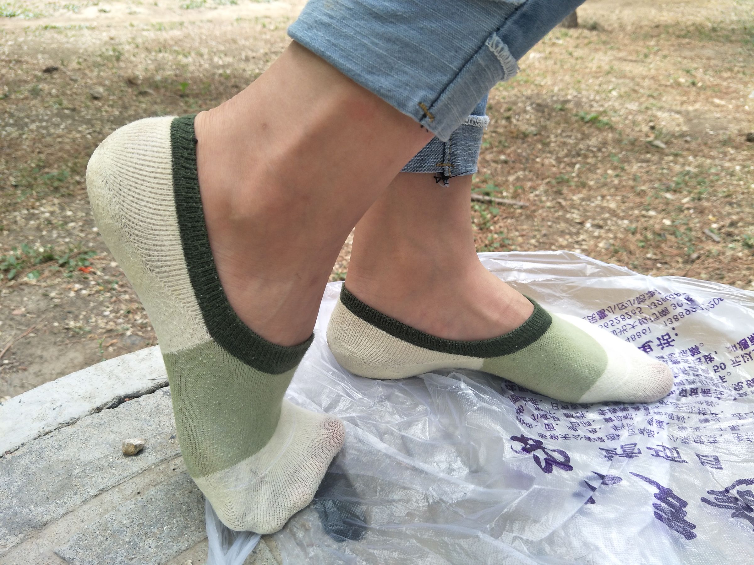 紧身堂妹约出换网袜/(234P)