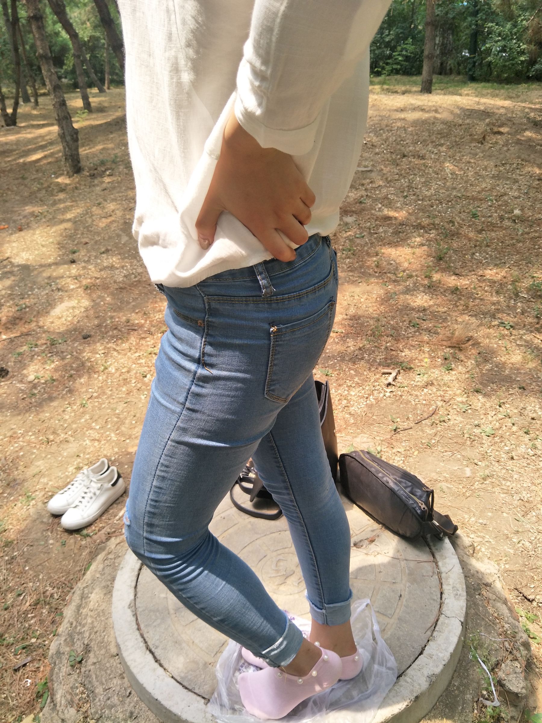 紧身堂妹约出换网袜/(234P)