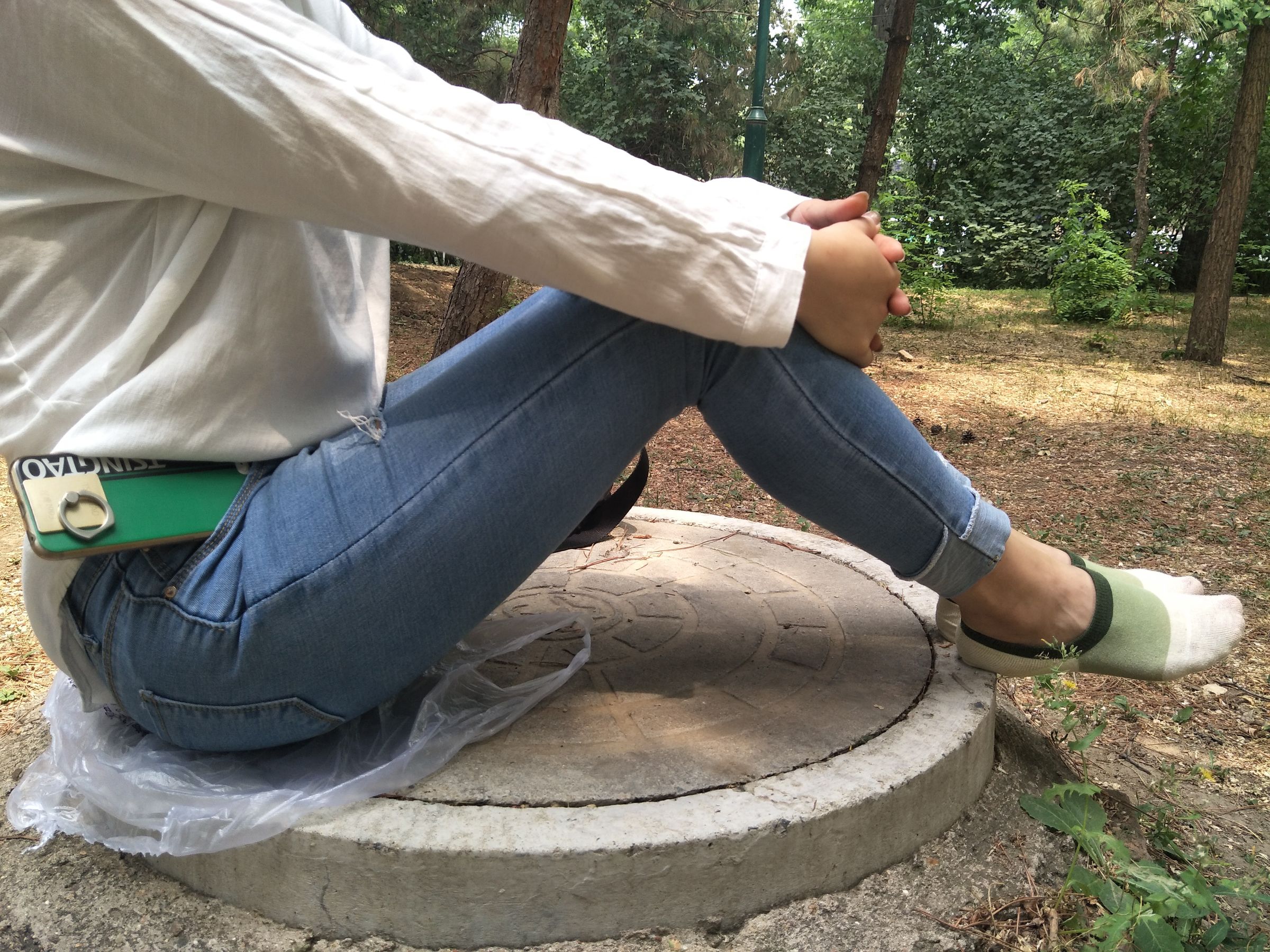 紧身堂妹约出换网袜/(234P)