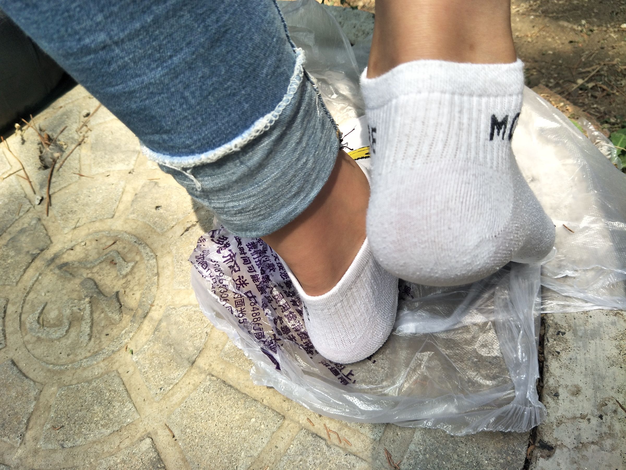 紧身堂妹约出换网袜/(234P)