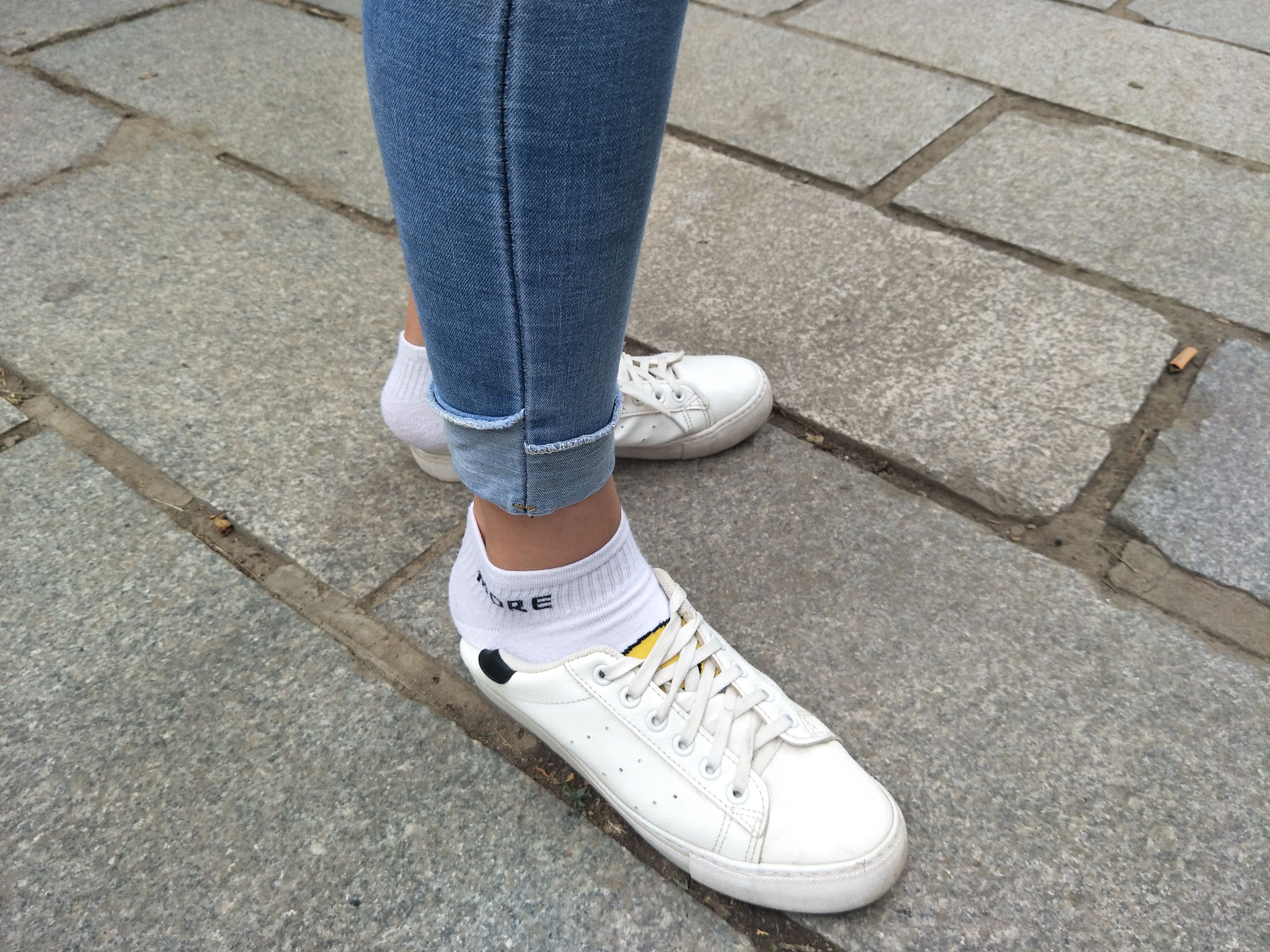 紧身堂妹约出换网袜/(234P)