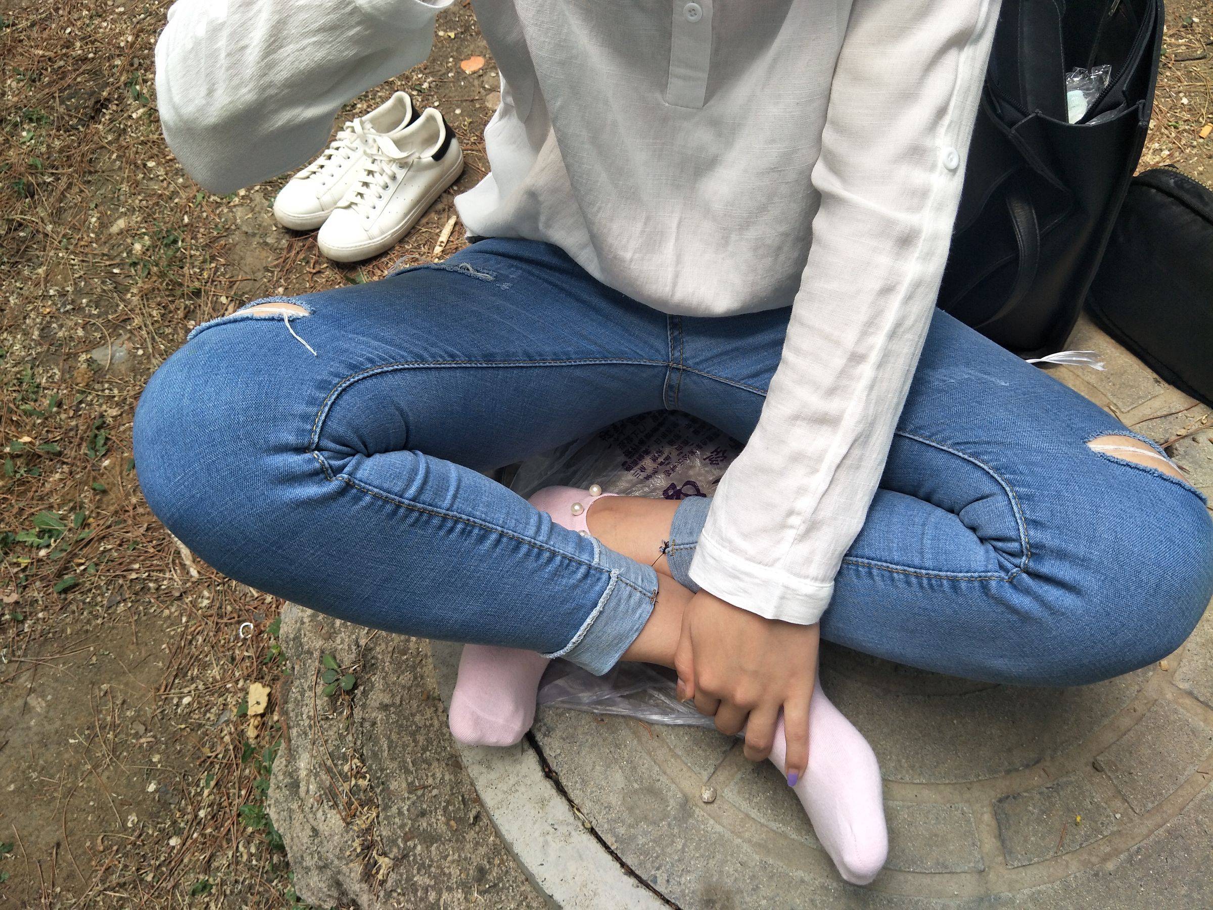 紧身堂妹约出换网袜/(234P)