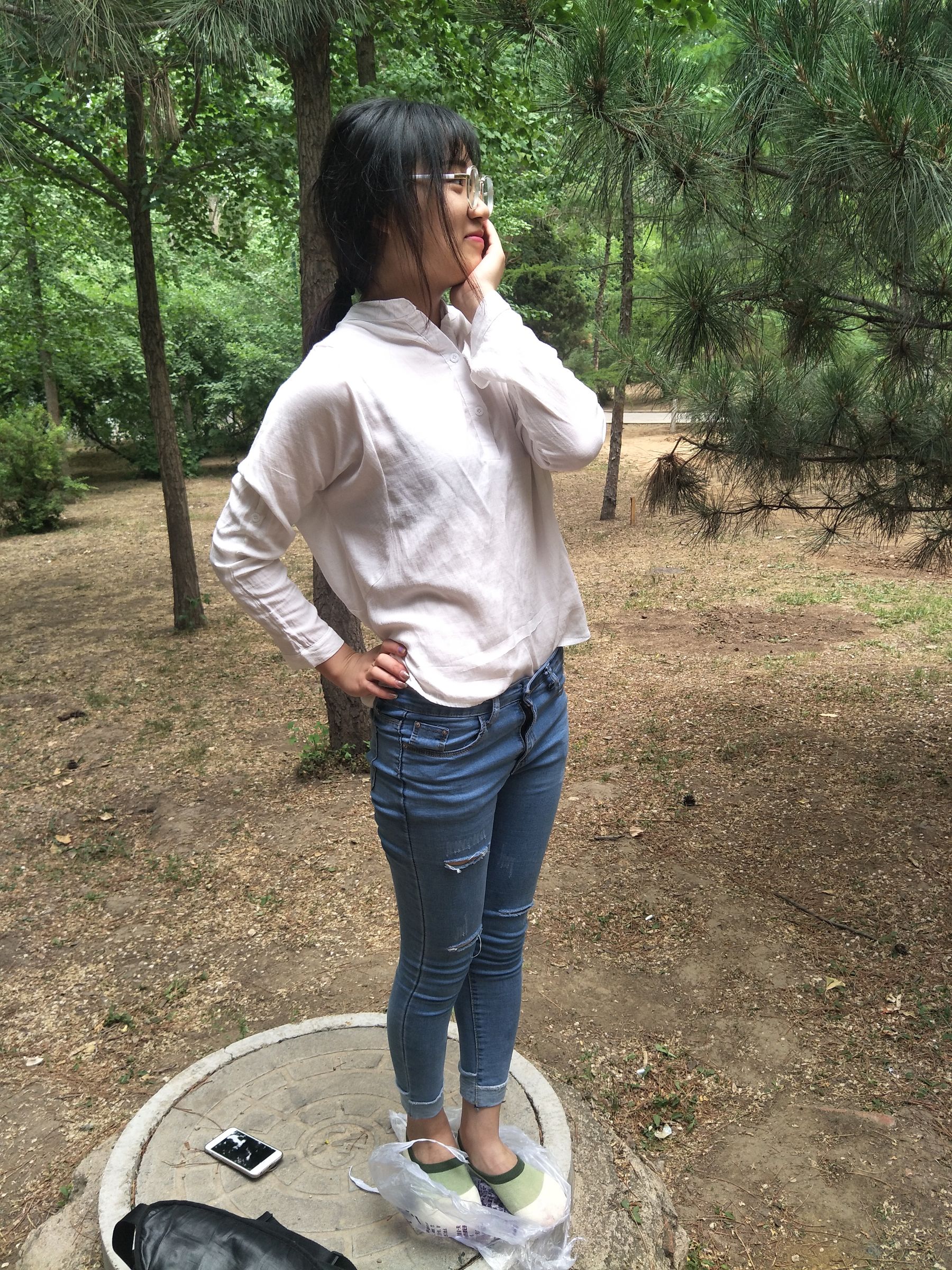 紧身堂妹约出换网袜/(234P)