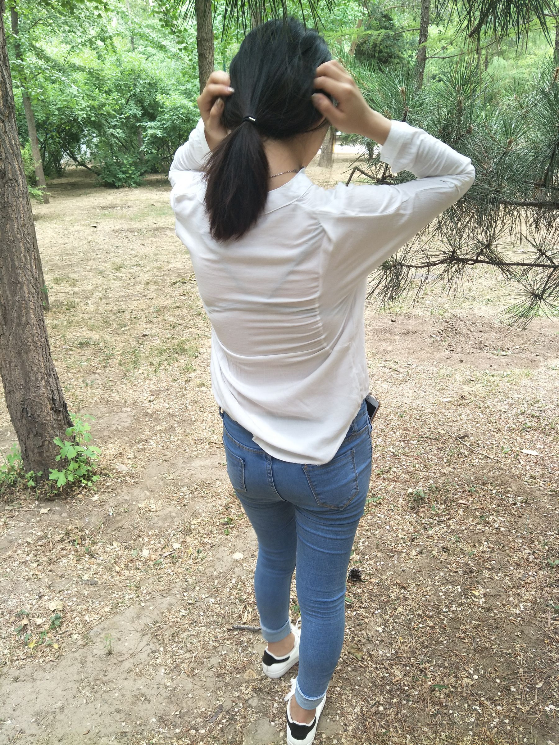 紧身堂妹约出换网袜/(234P)