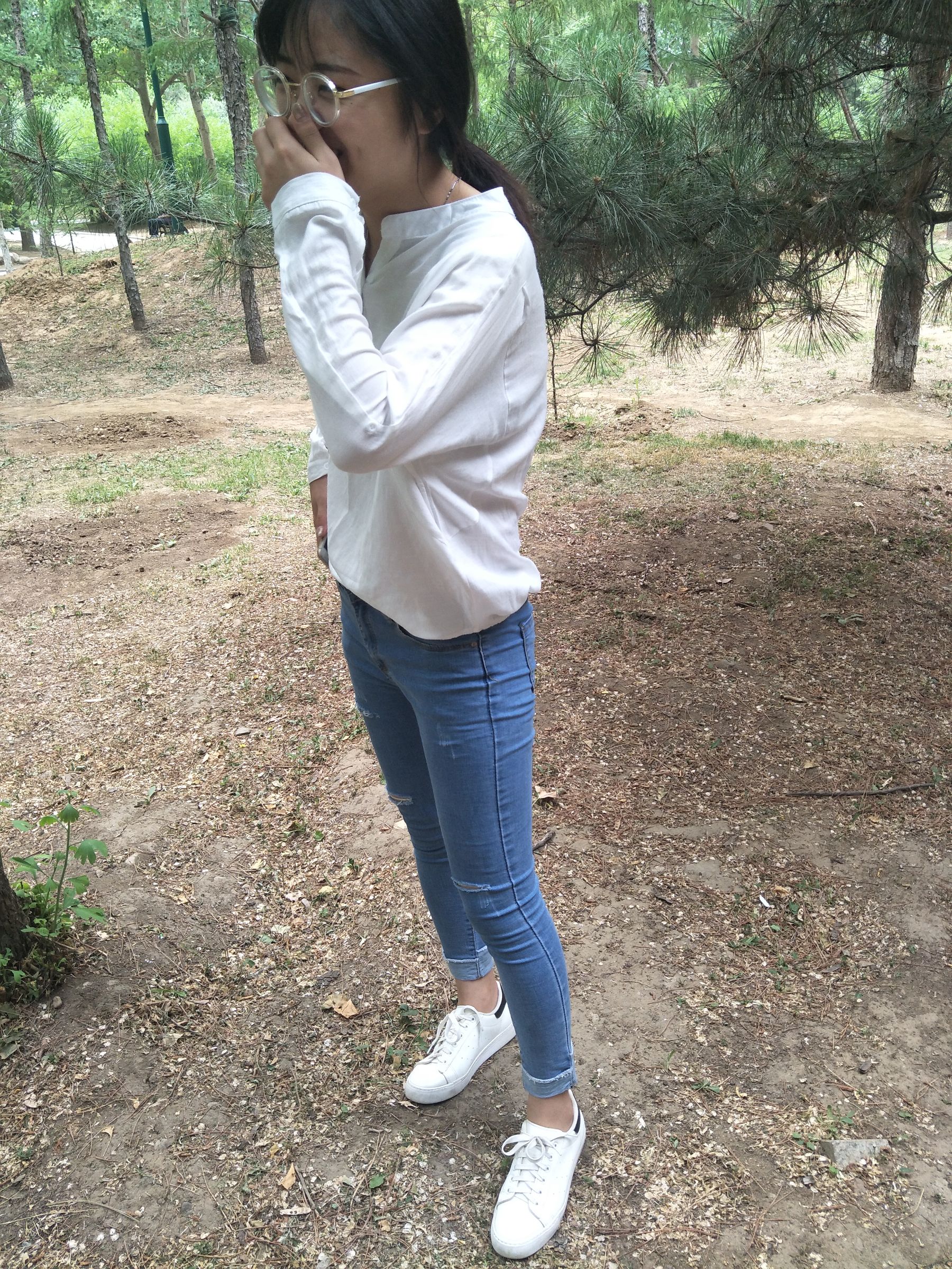 紧身堂妹约出换网袜/(234P)