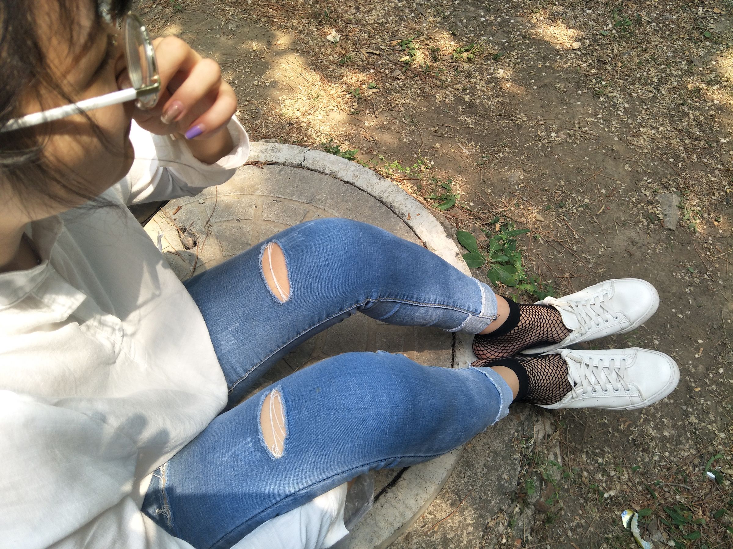 紧身堂妹约出换网袜/(234P)