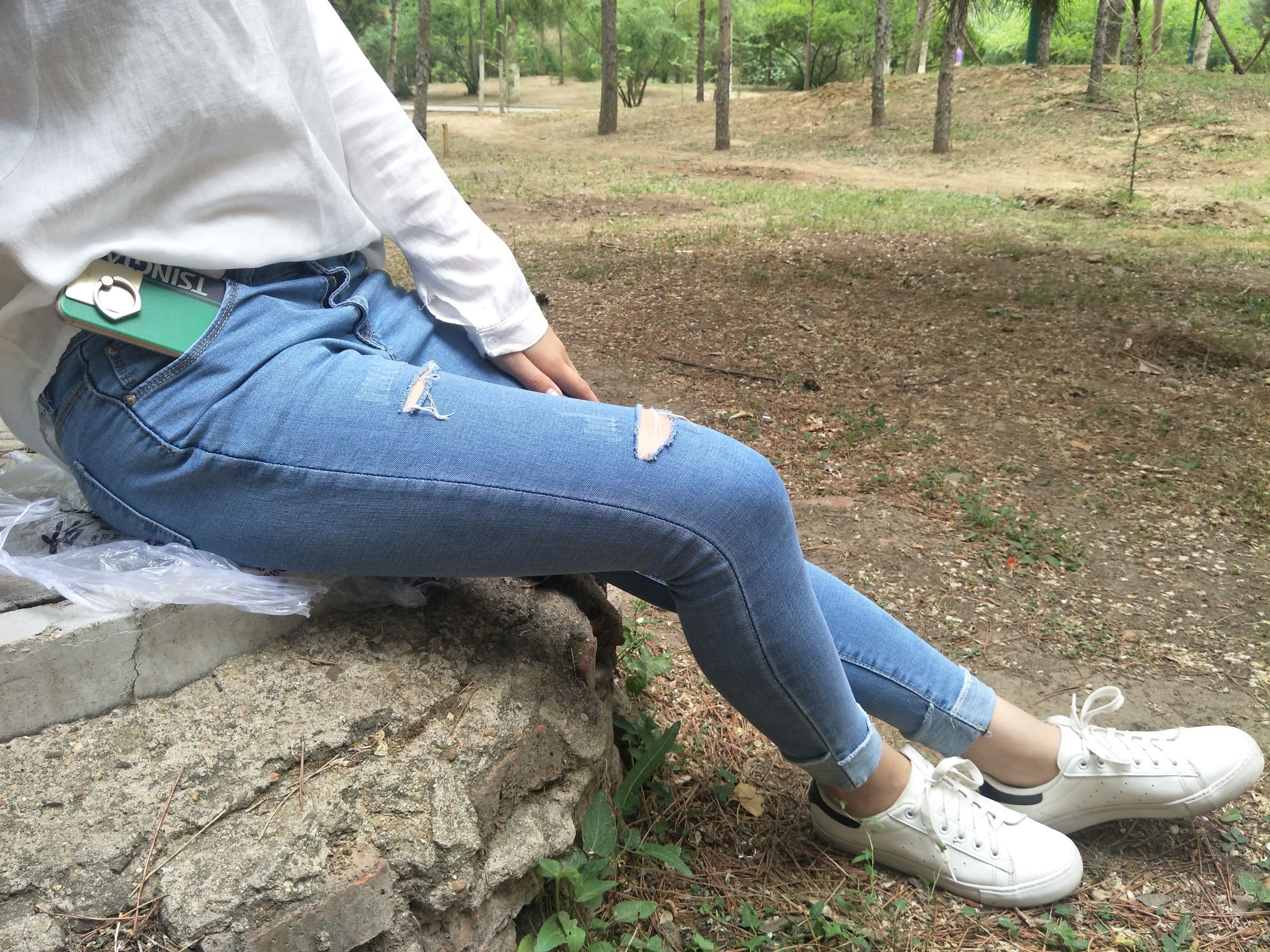 紧身堂妹约出换网袜/(234P)