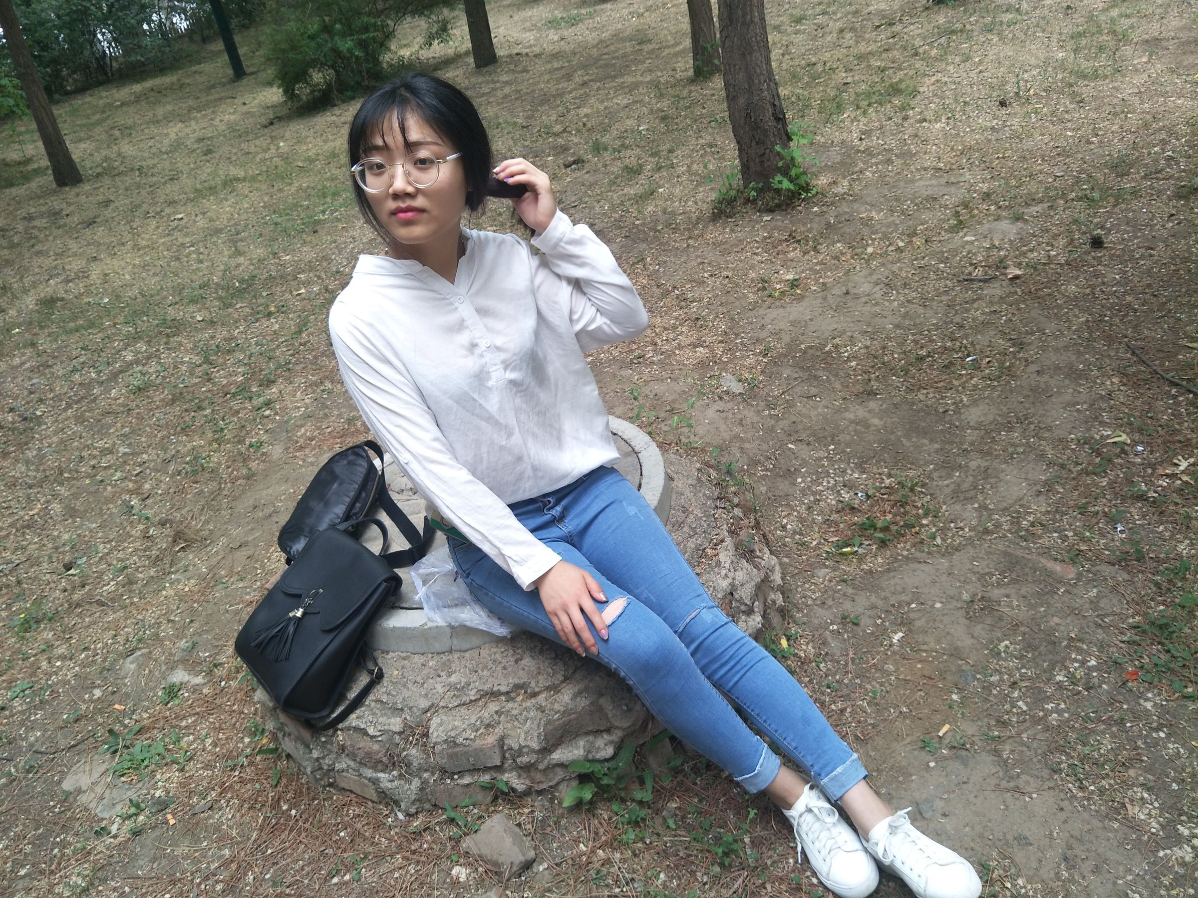 紧身堂妹约出换网袜/(234P)