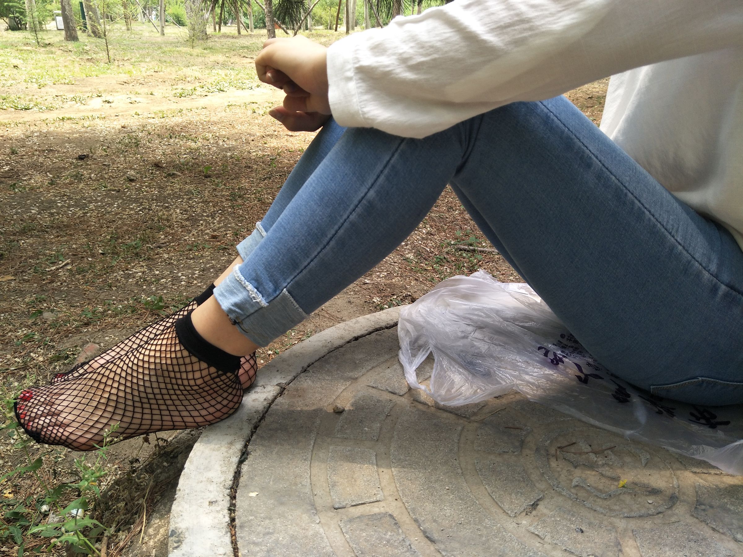 紧身堂妹约出换网袜/(234P)