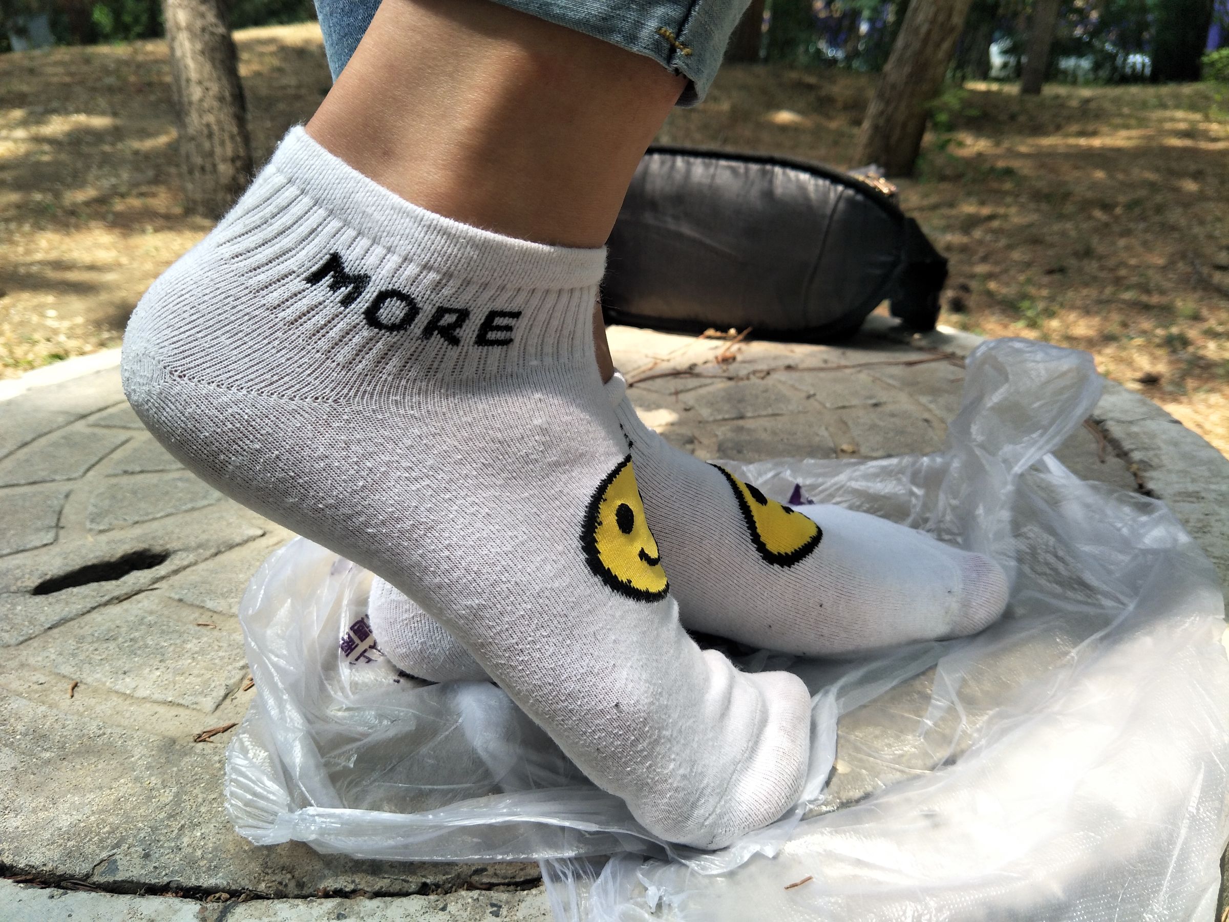 紧身堂妹约出换网袜/(234P)