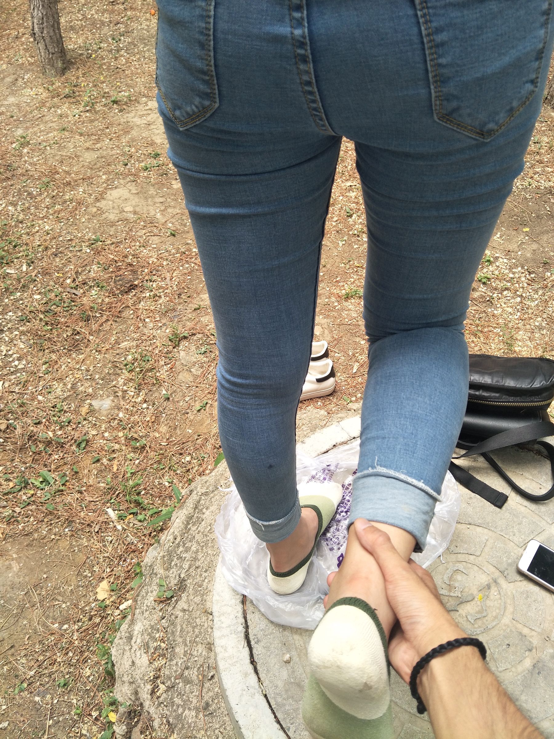 紧身堂妹约出换网袜/(234P)