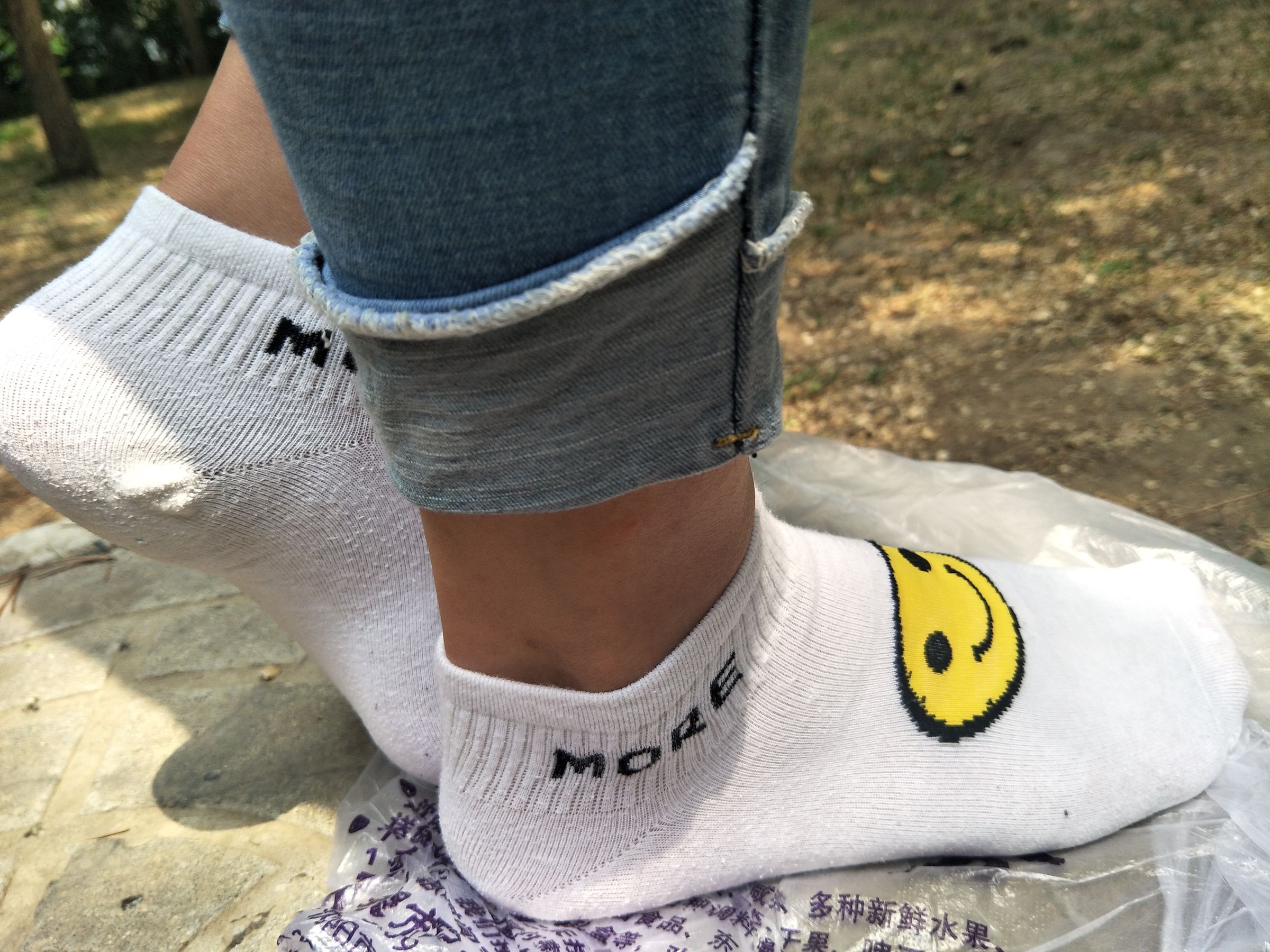 紧身堂妹约出换网袜/(234P)