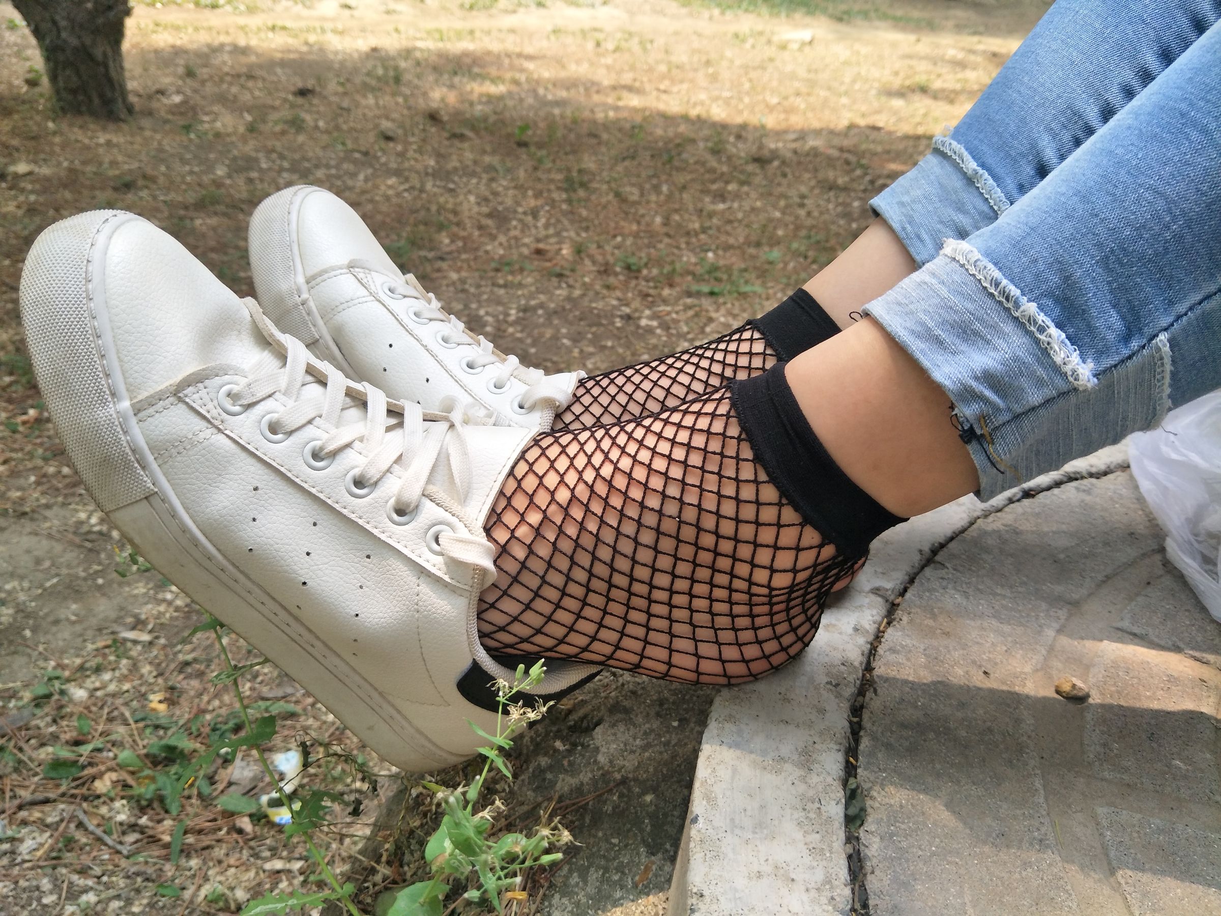 紧身堂妹约出换网袜/(234P)