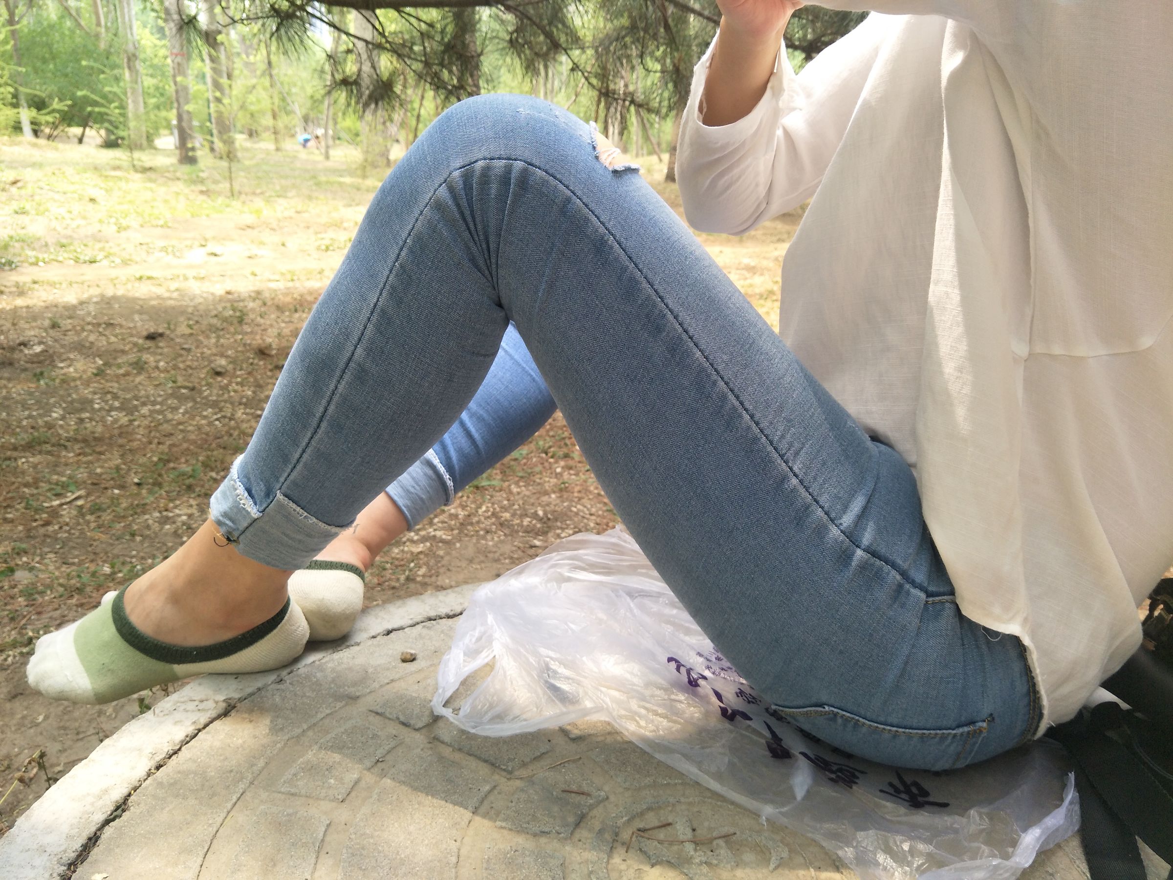 紧身堂妹约出换网袜/(234P)