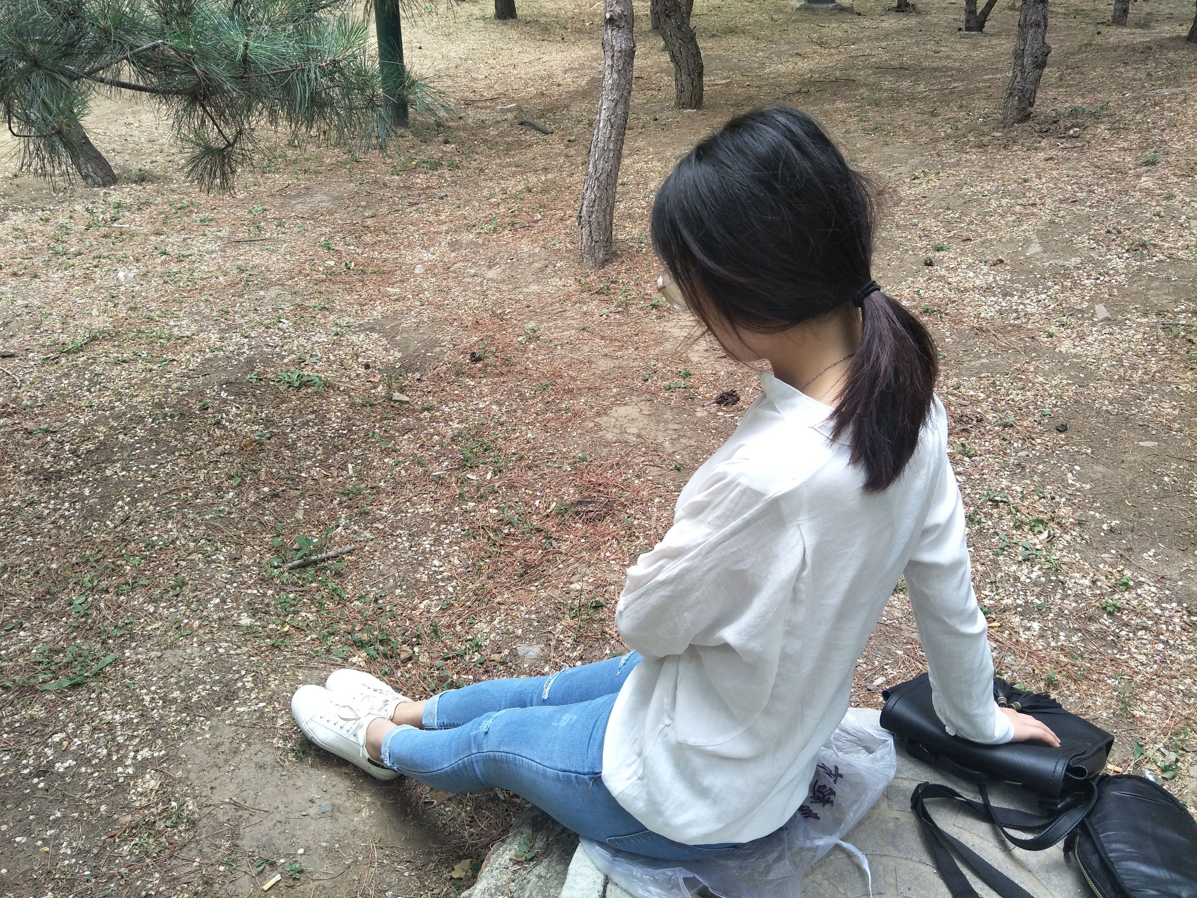 紧身堂妹约出换网袜/(234P)