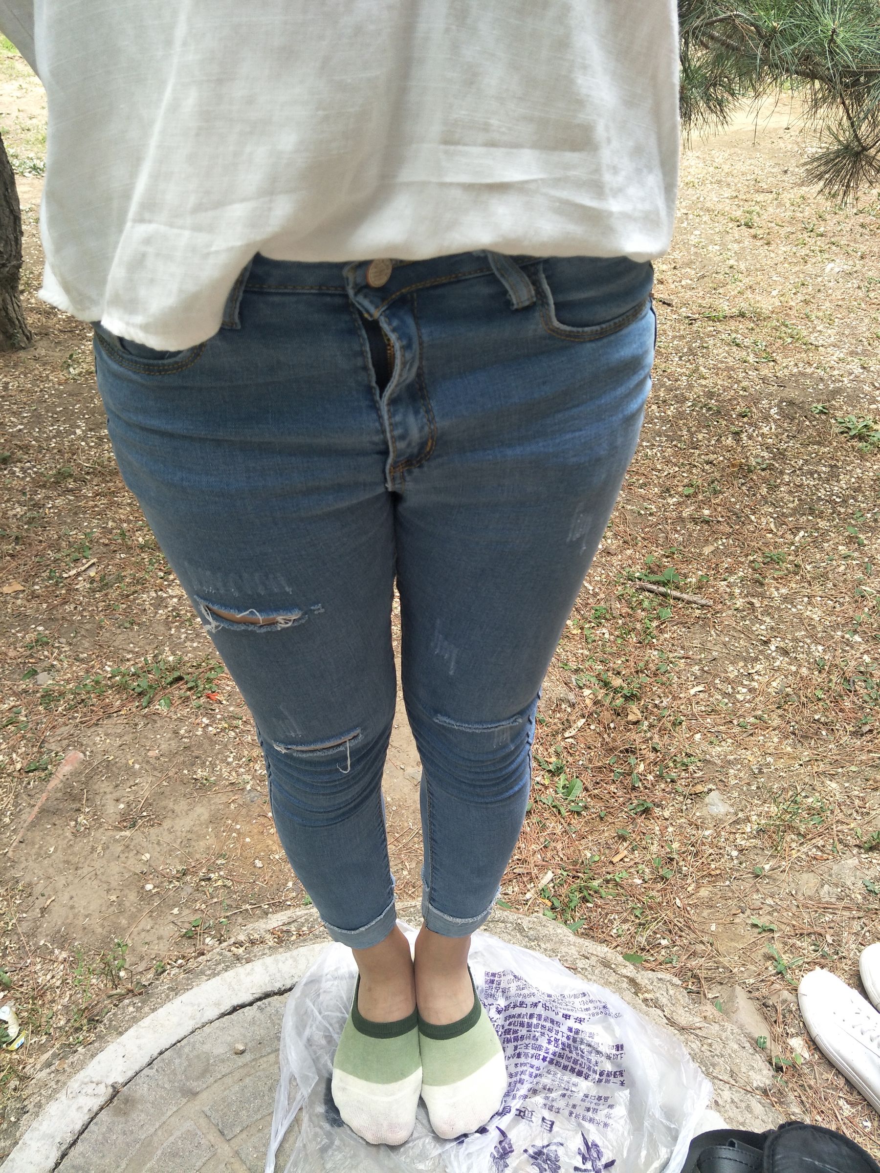 紧身堂妹约出换网袜/(234P)