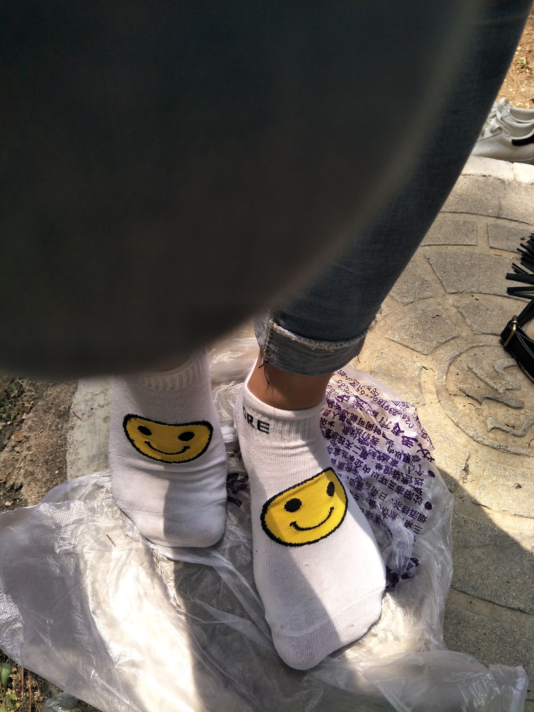 紧身堂妹约出换网袜/(234P)