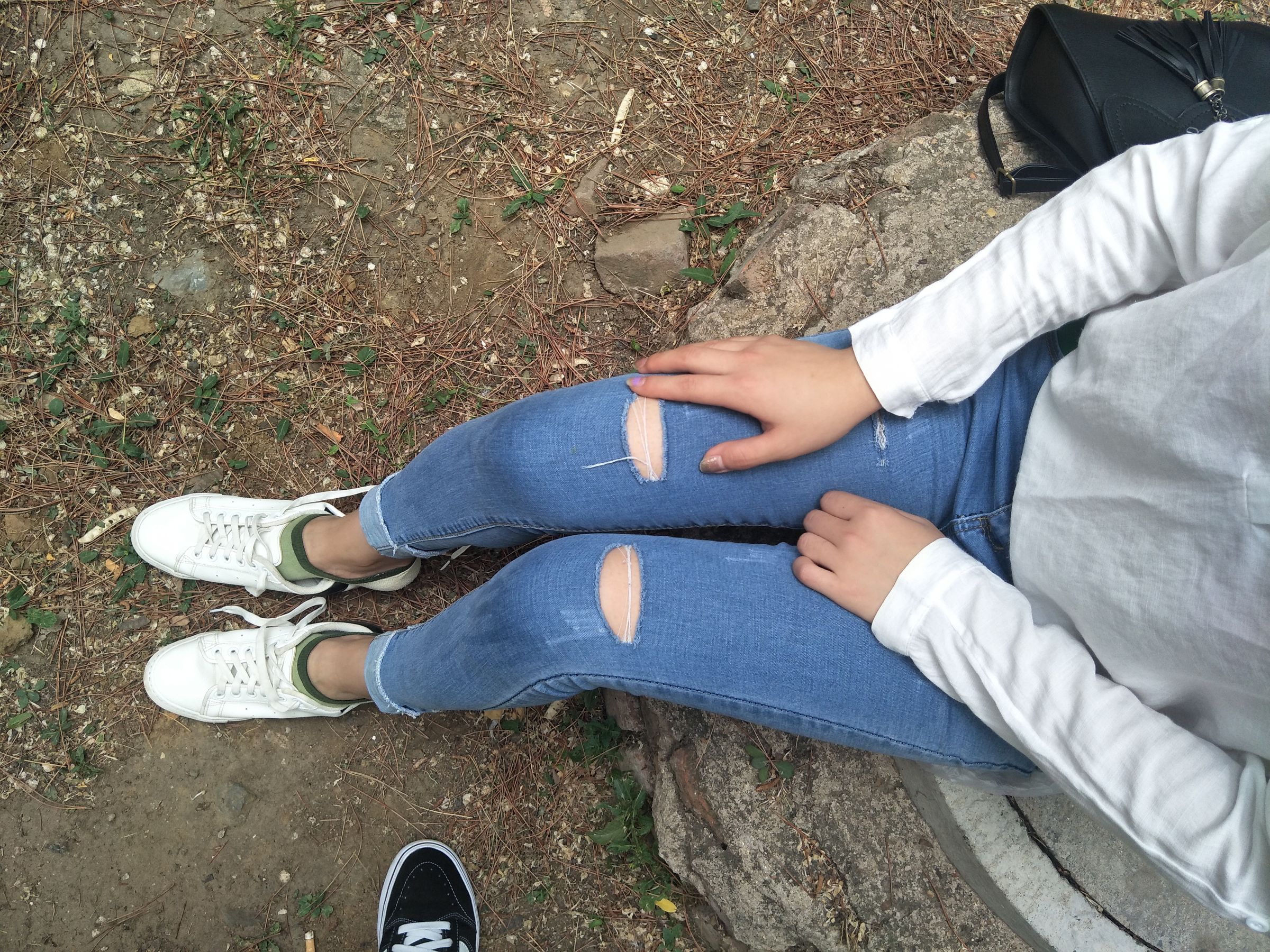 紧身堂妹约出换网袜/(234P)