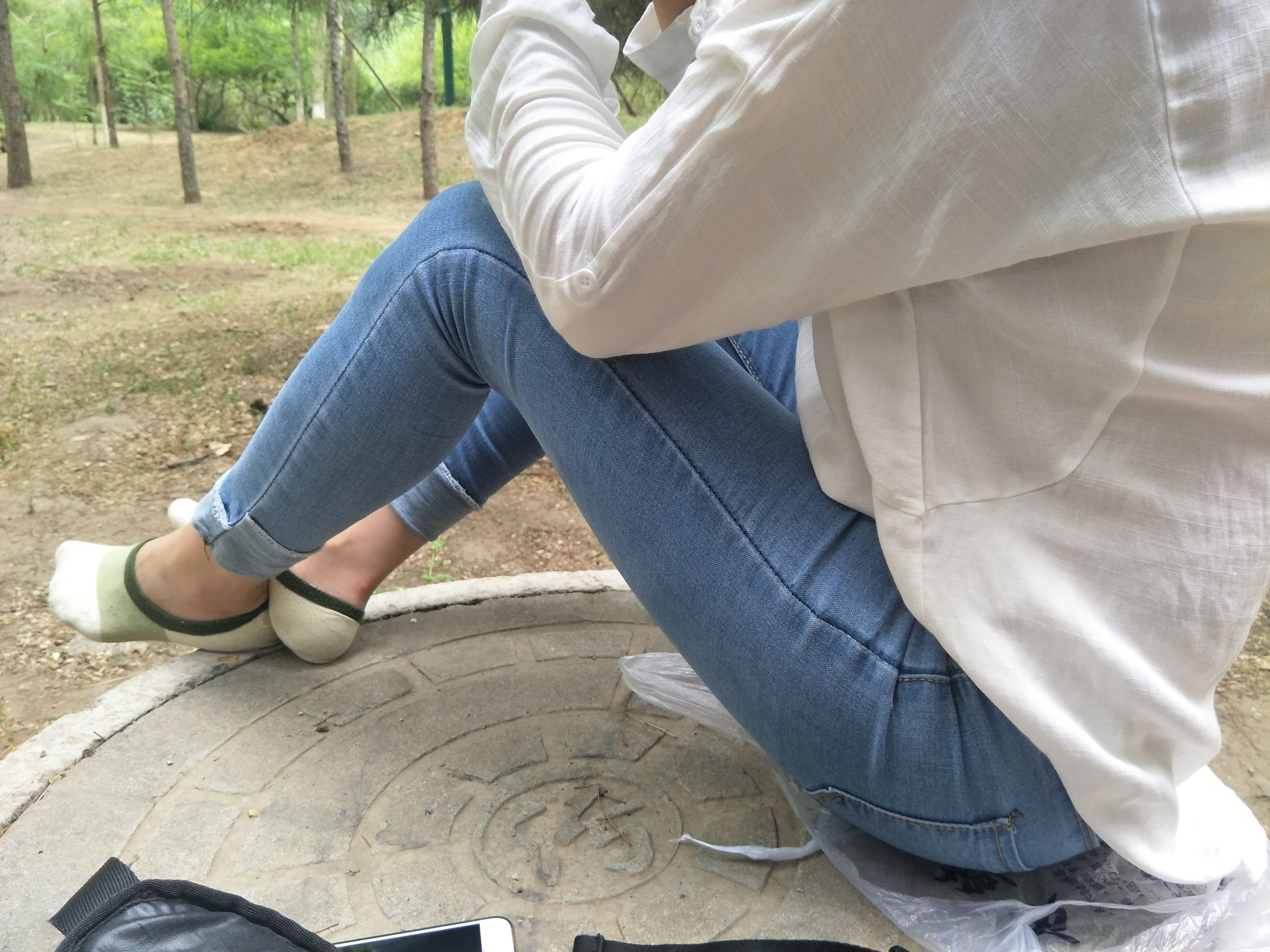 紧身堂妹约出换网袜/(234P)