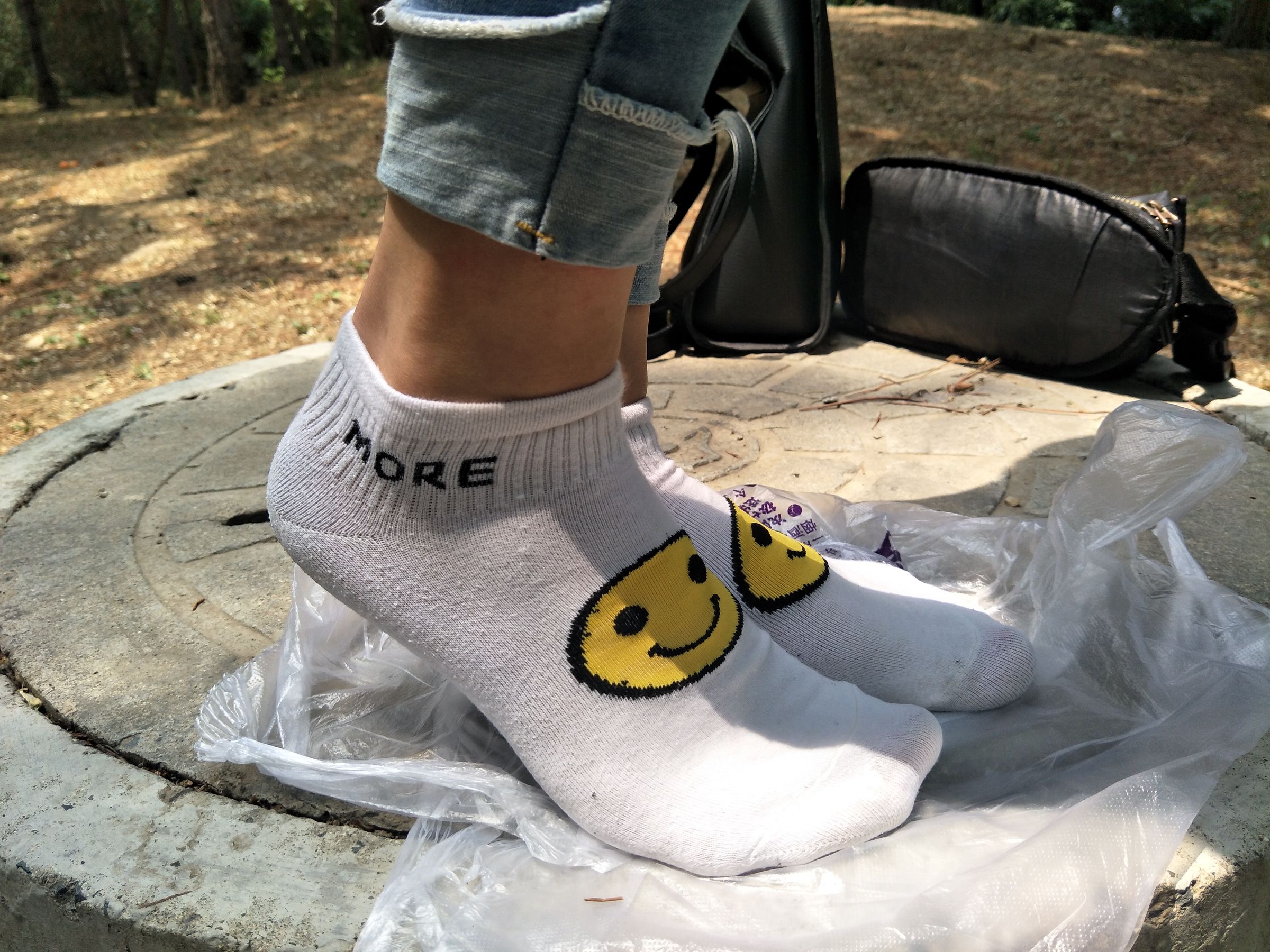 紧身堂妹约出换网袜/(234P)