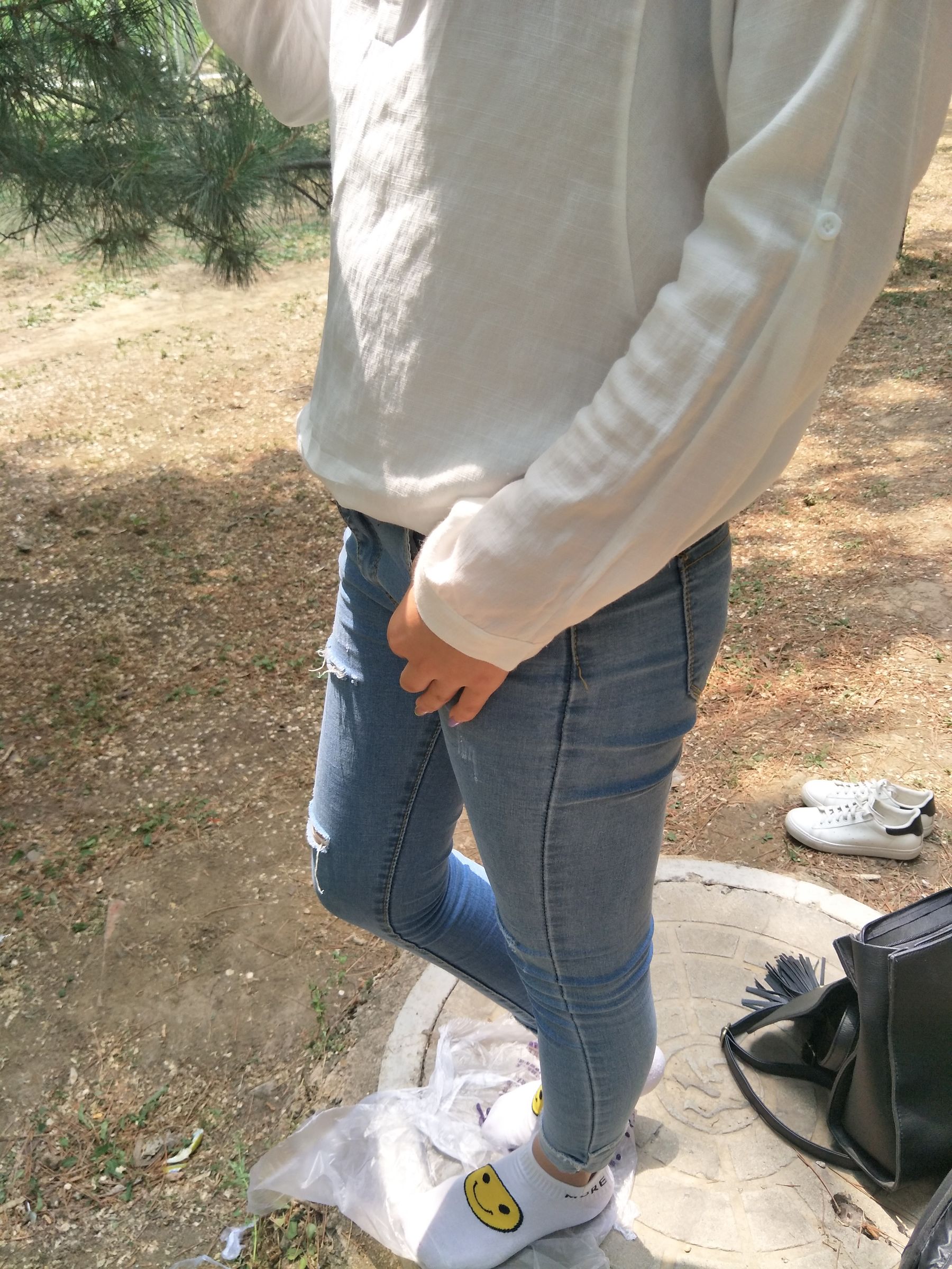 紧身堂妹约出换网袜/(234P)