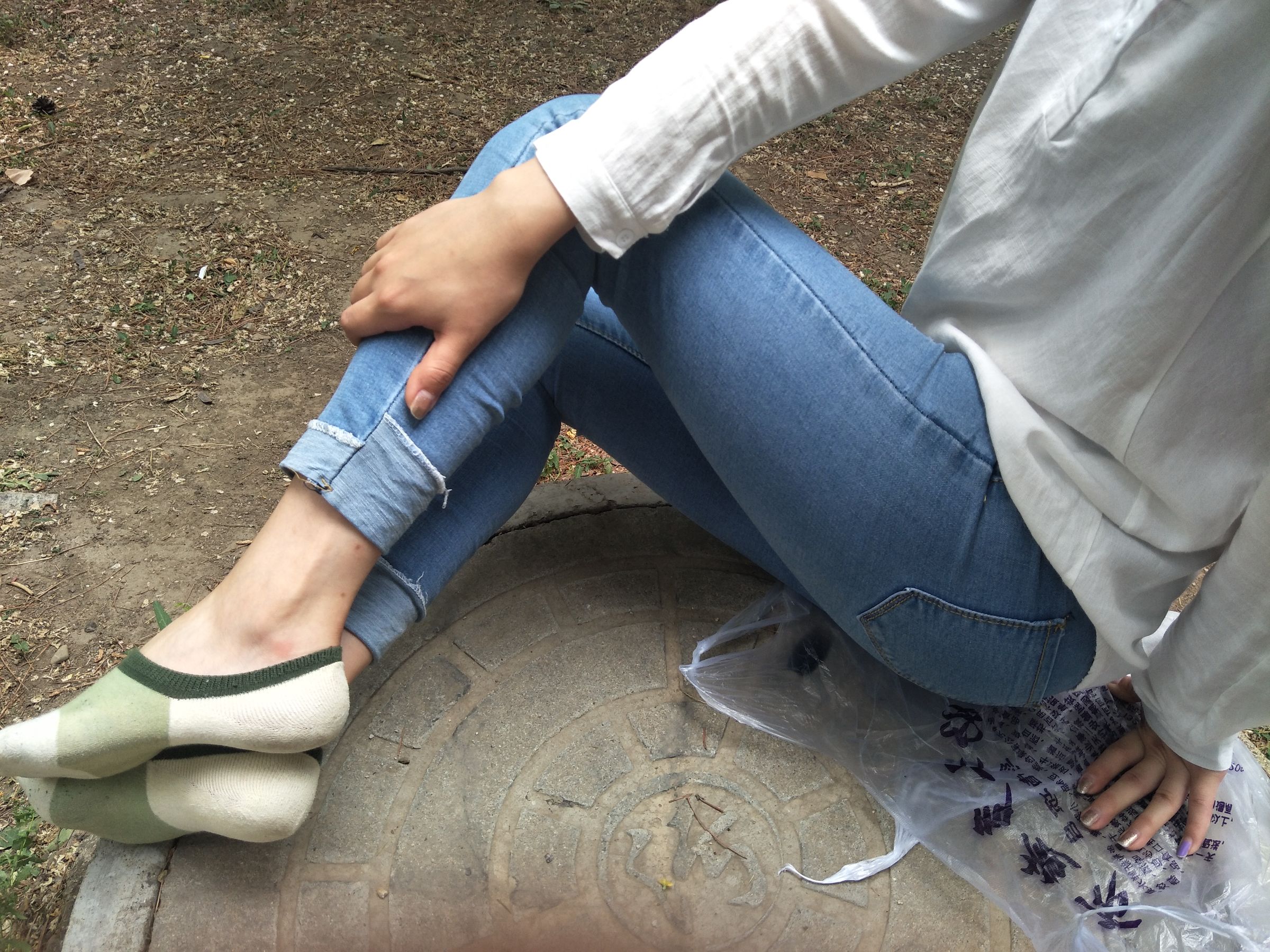 紧身堂妹约出换网袜/(234P)