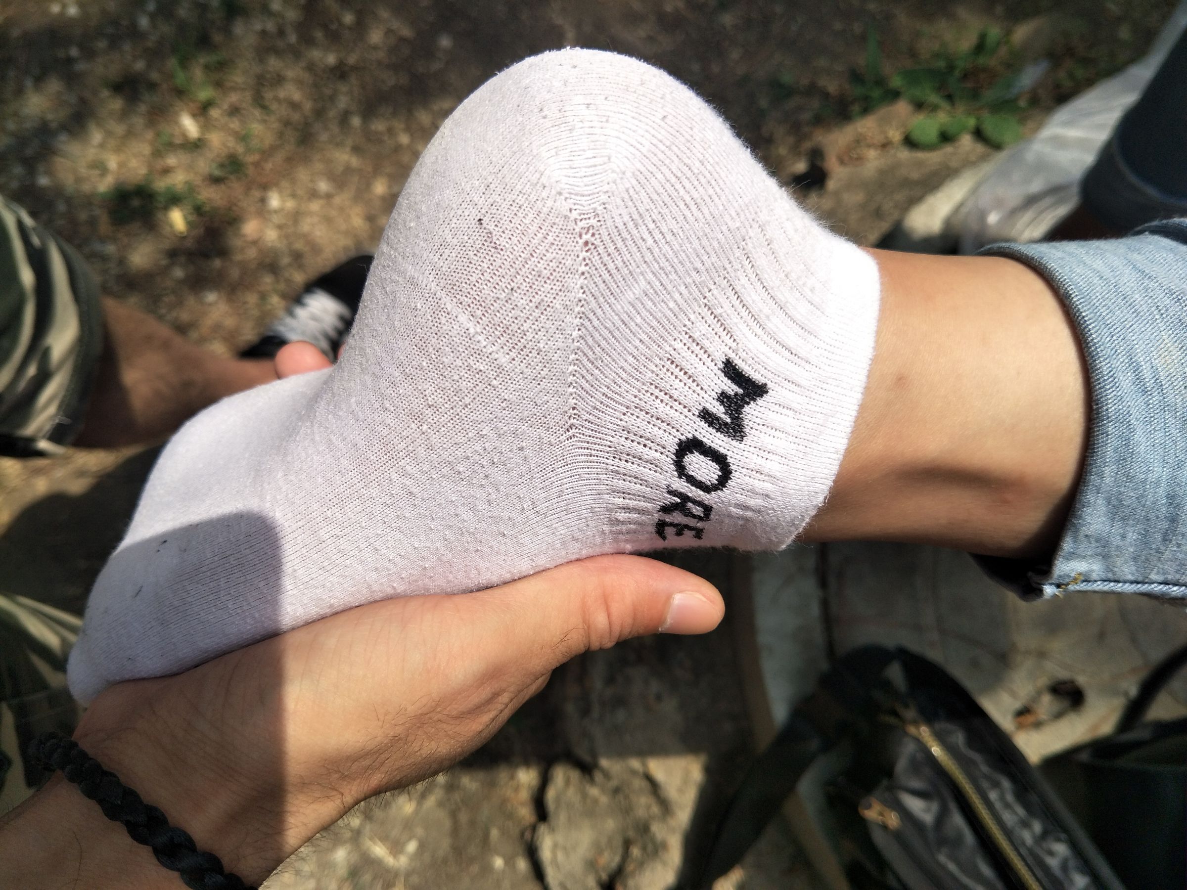 紧身堂妹约出换网袜/(234P)