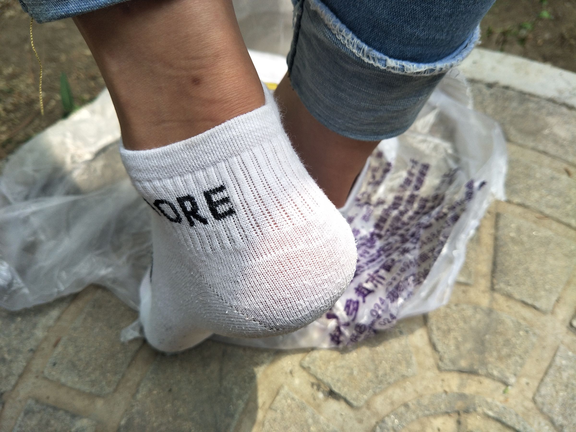 紧身堂妹约出换网袜/(234P)