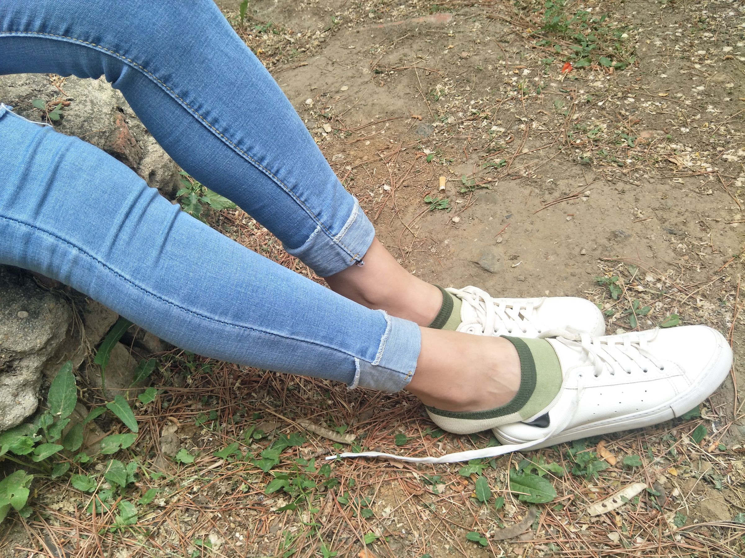 紧身堂妹约出换网袜/(234P)