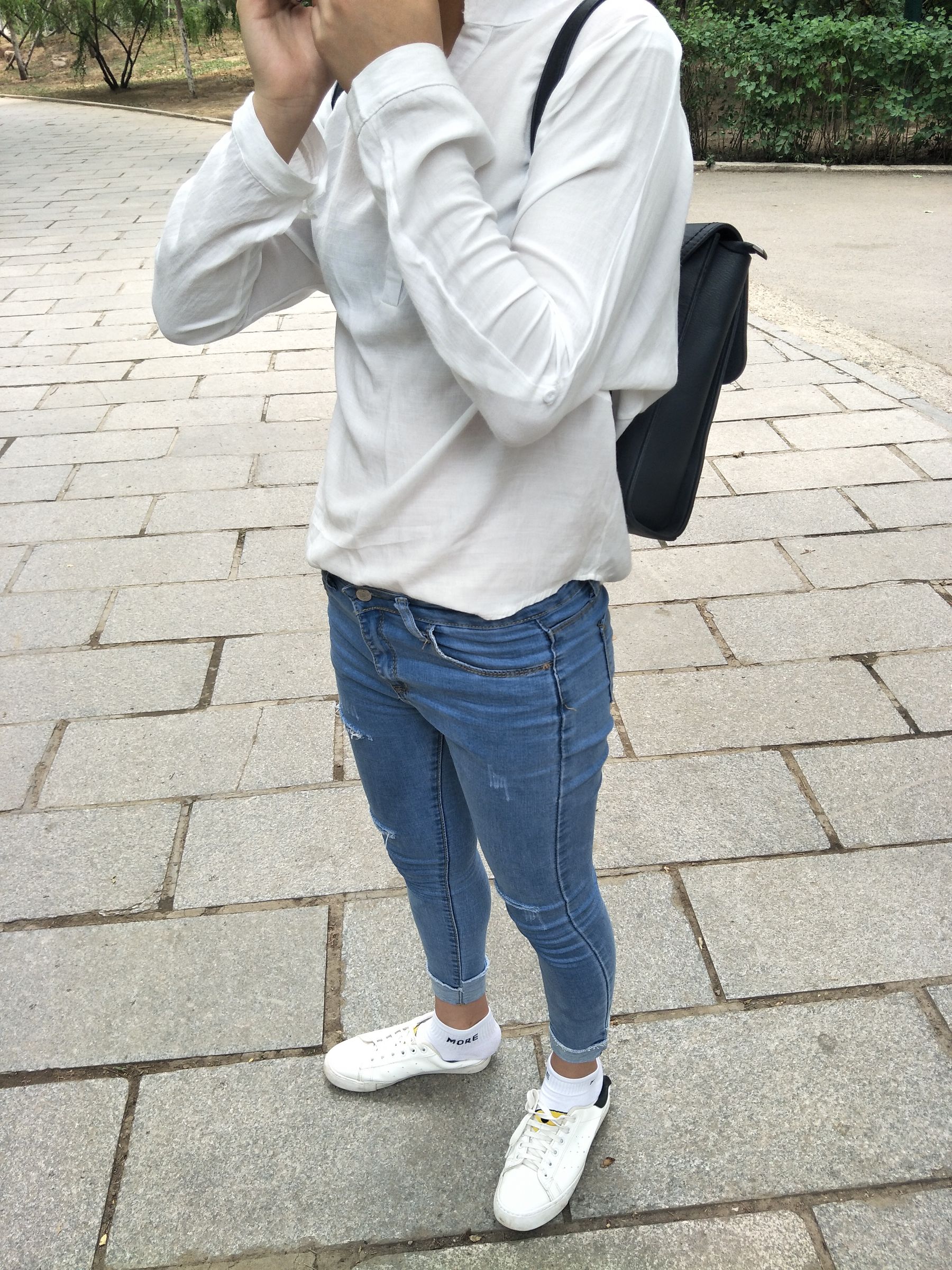 紧身堂妹约出换网袜/(234P)