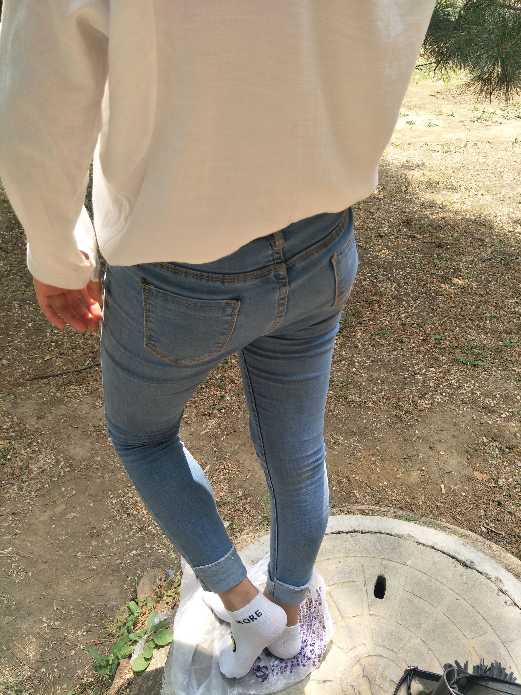 紧身堂妹约出换网袜/(234P)