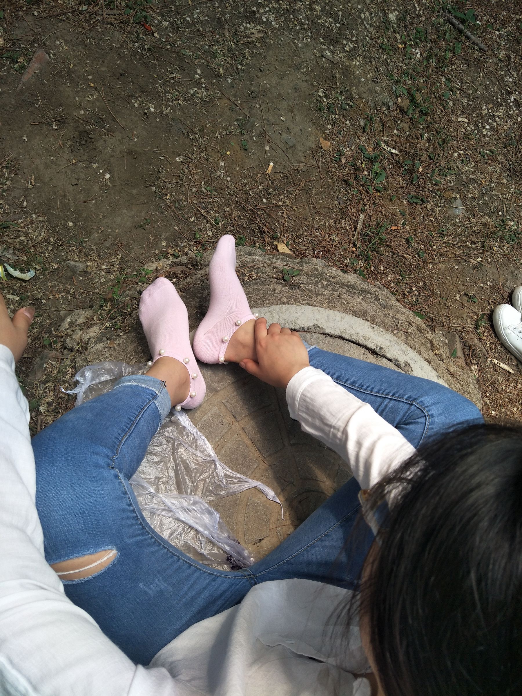 紧身堂妹约出换网袜/(234P)