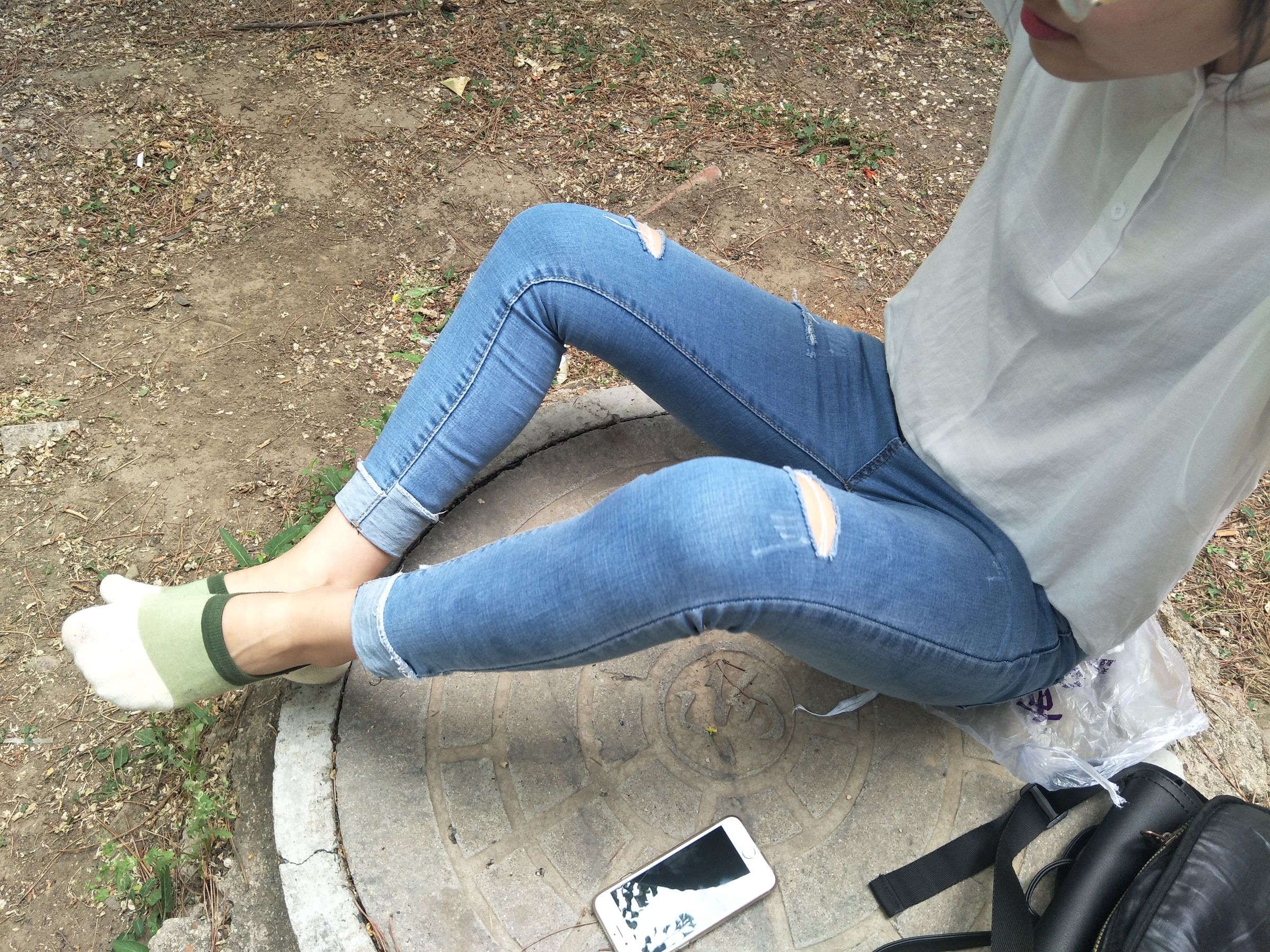 紧身堂妹约出换网袜/(234P)