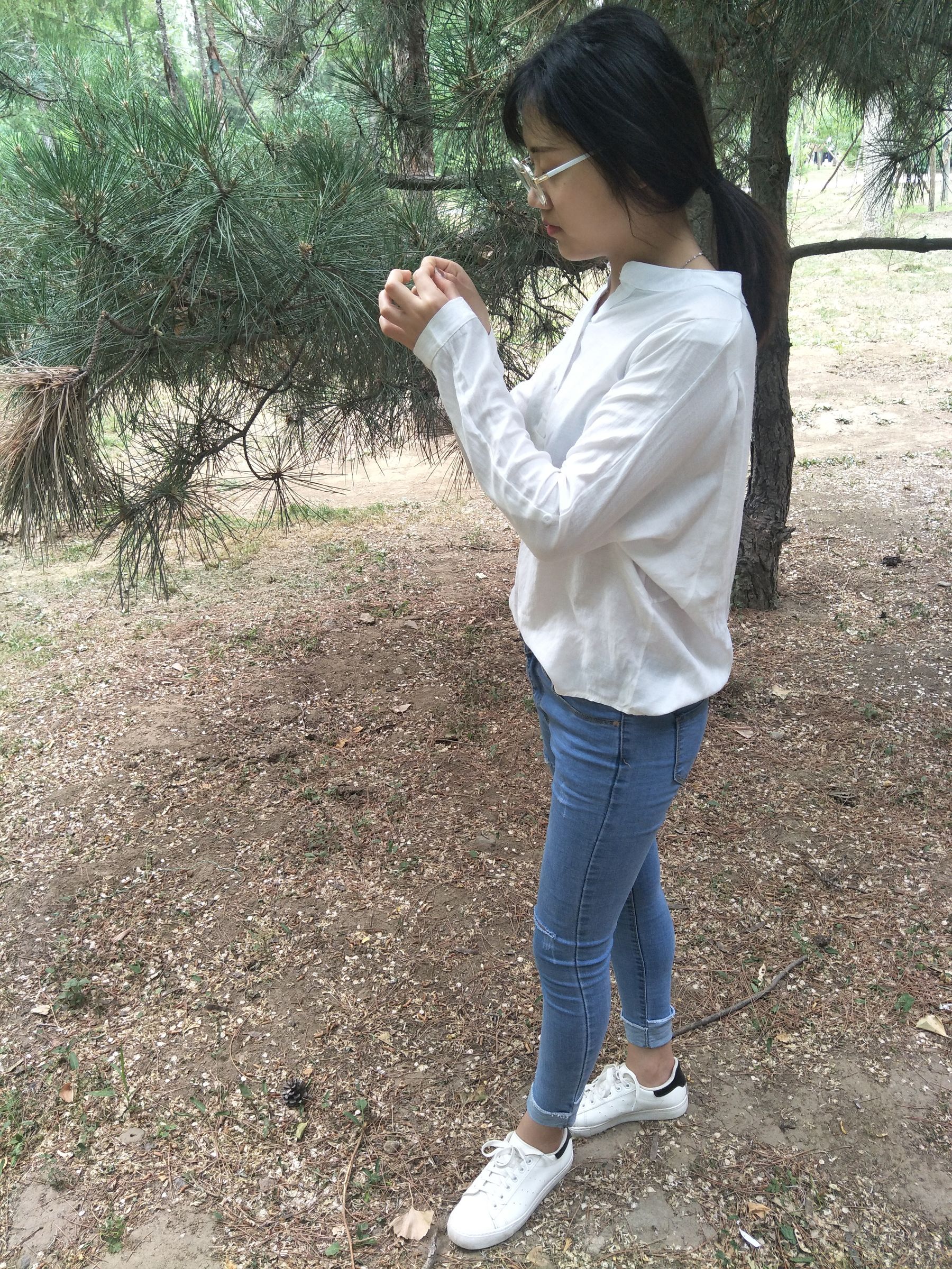 紧身堂妹约出换网袜/(234P)