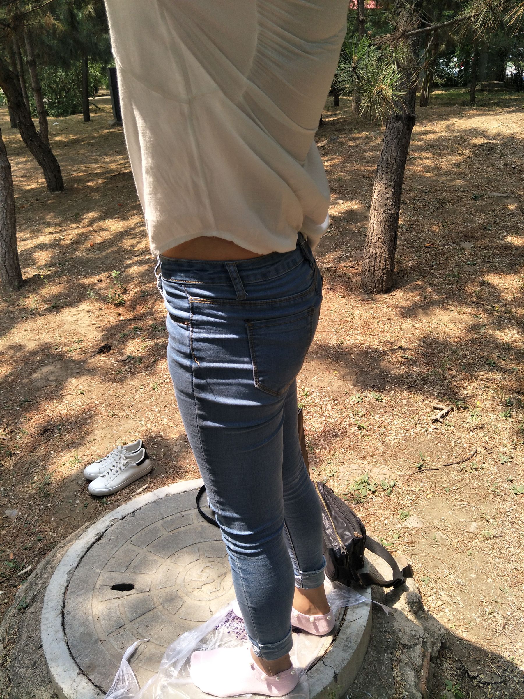 紧身堂妹约出换网袜/(234P)